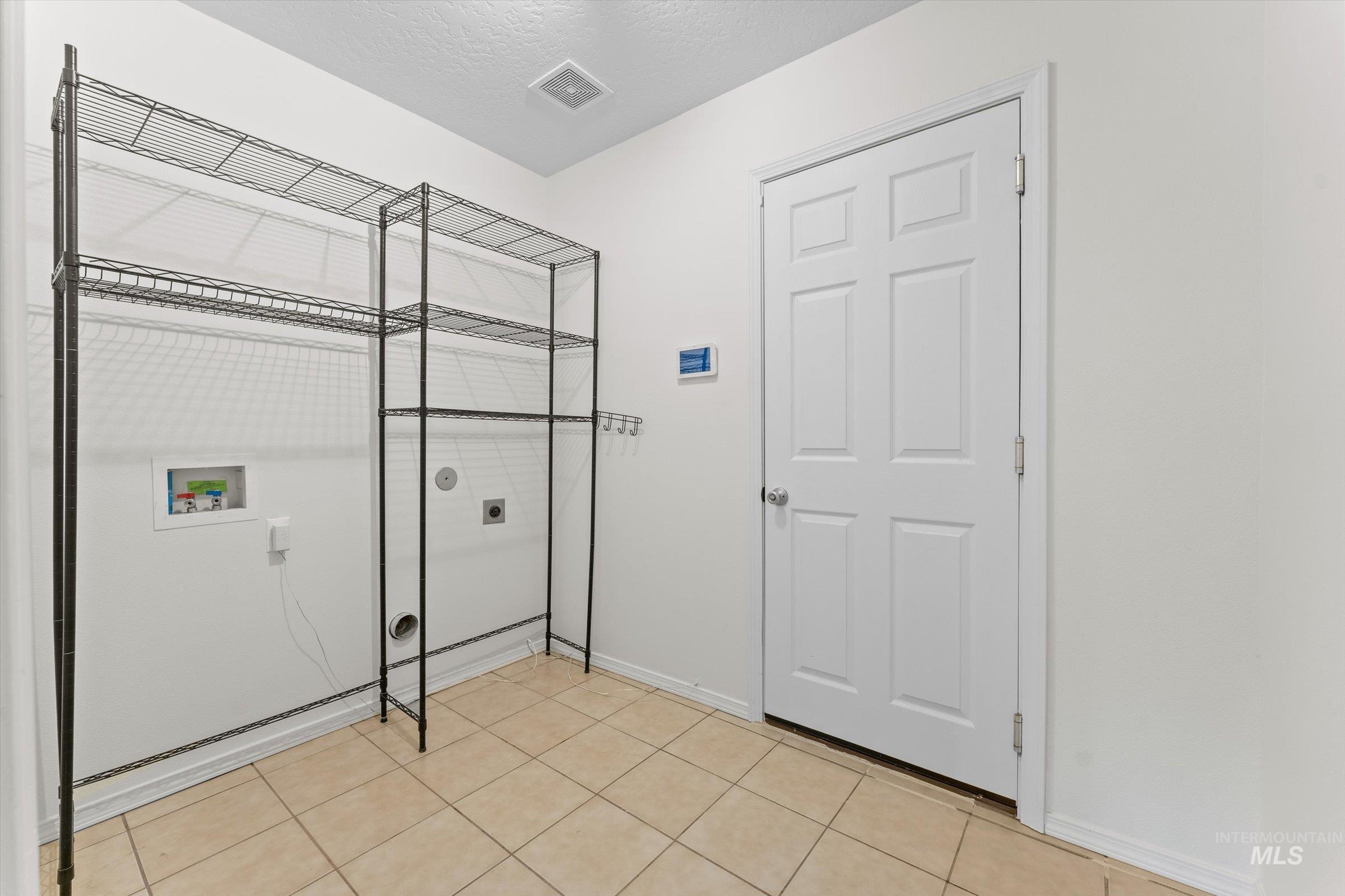 9630 W Portola, Boise, Idaho 83709, 3 Bedrooms, 2.5 Bathrooms, Residential For Sale, Price $399,900,MLS 98972294