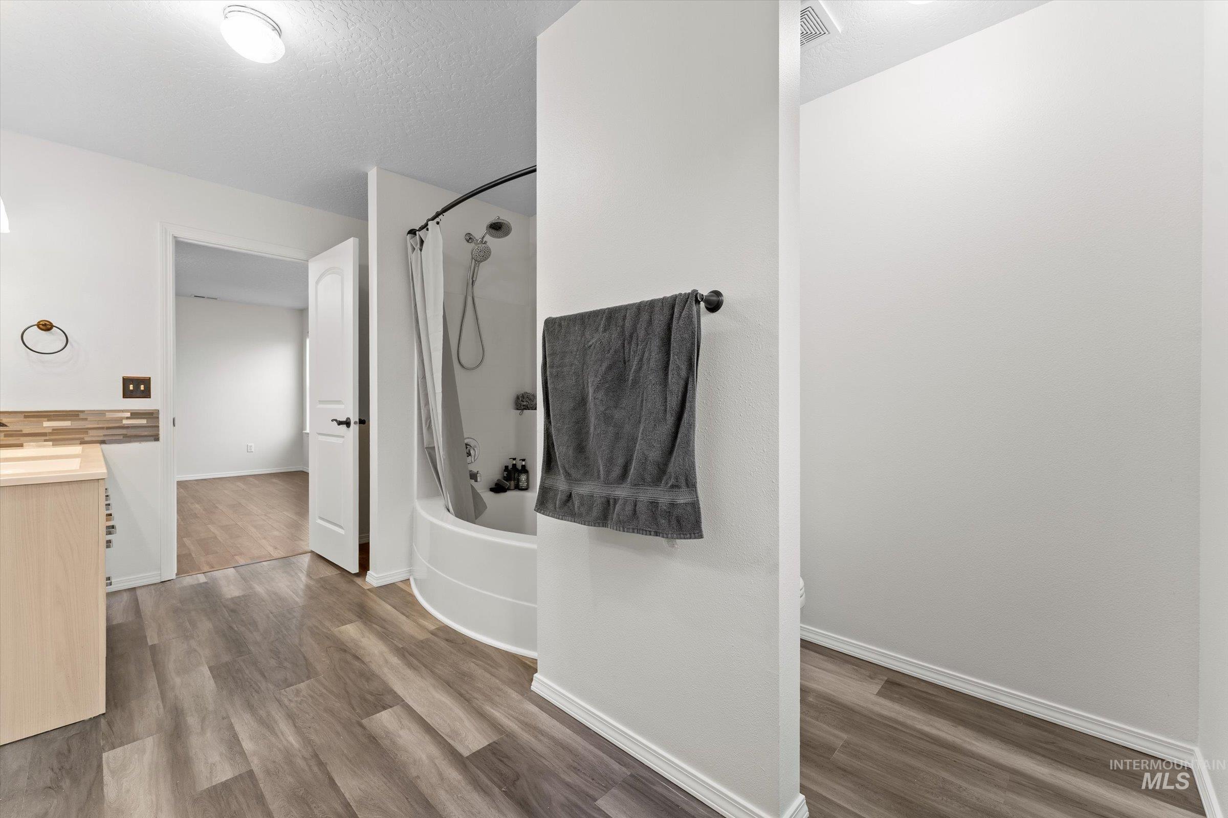 9630 W Portola, Boise, Idaho 83709, 3 Bedrooms, 2.5 Bathrooms, Residential For Sale, Price $399,900,MLS 98972294