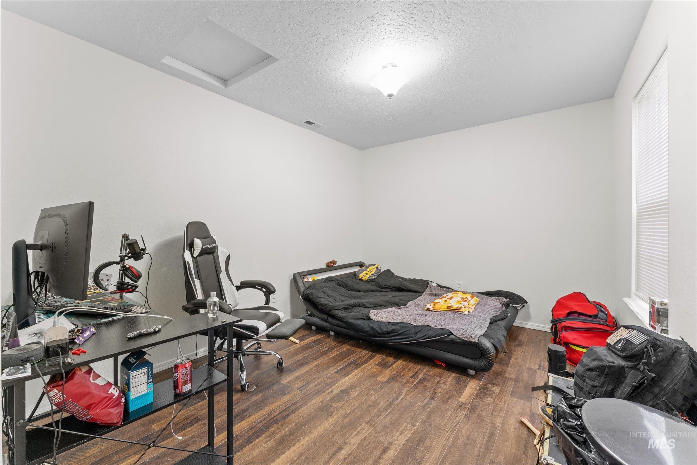 9630 W Portola, Boise, Idaho 83709, 3 Bedrooms, 2.5 Bathrooms, Residential For Sale, Price $399,900,MLS 98972294