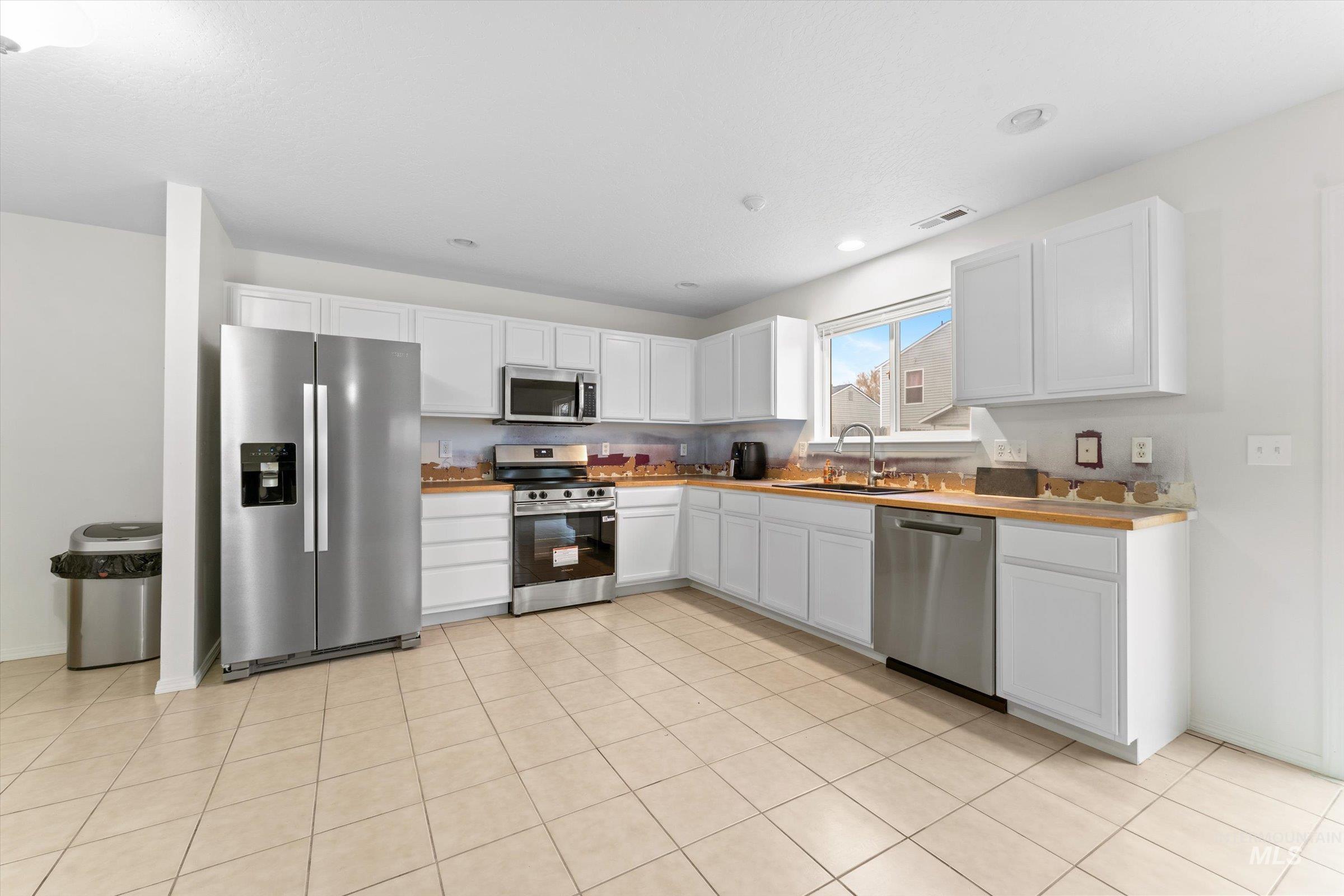 9630 W Portola, Boise, Idaho 83709, 3 Bedrooms, 2.5 Bathrooms, Residential For Sale, Price $399,900,MLS 98972294