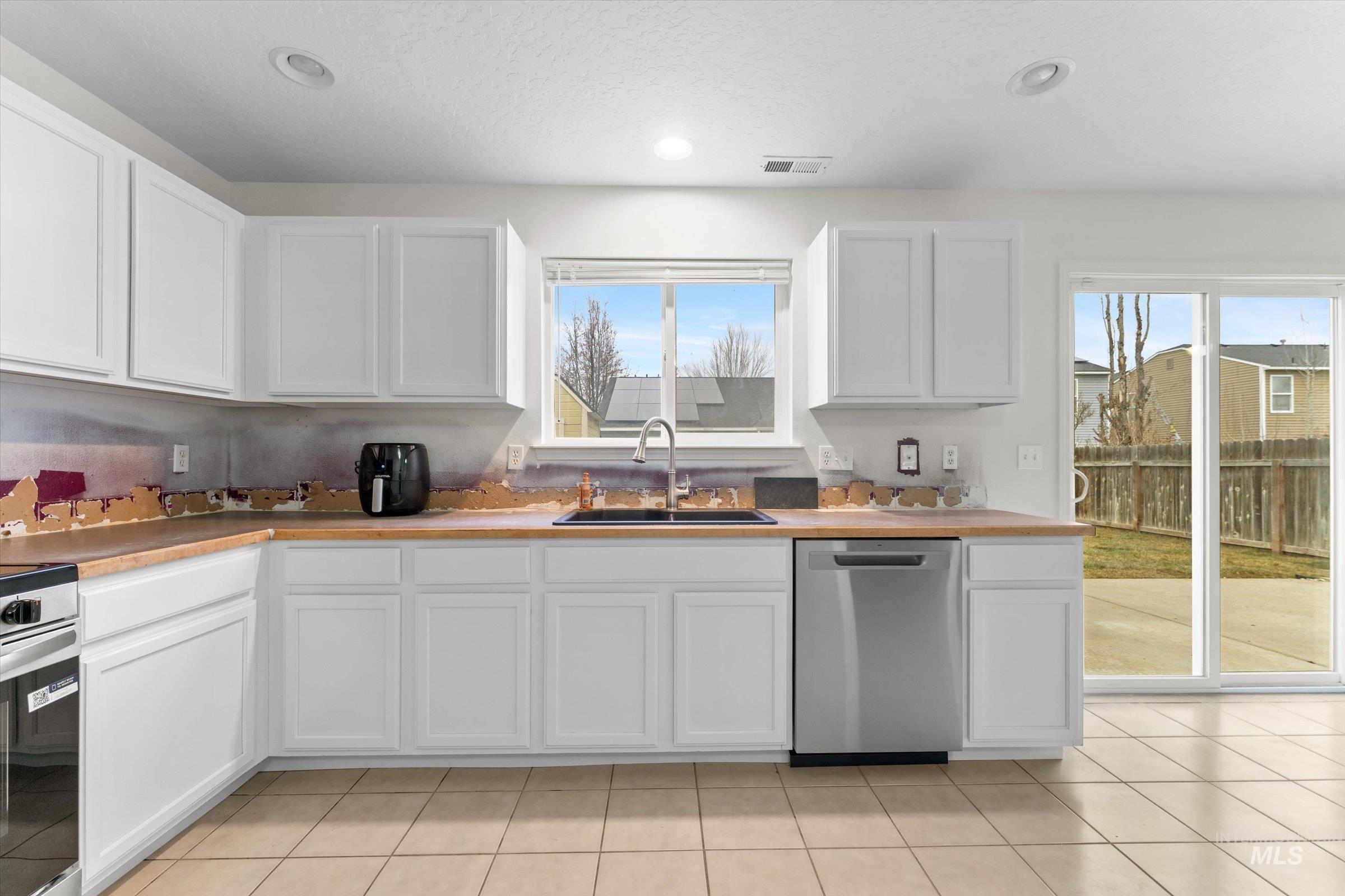 9630 W Portola, Boise, Idaho 83709, 3 Bedrooms, 2.5 Bathrooms, Residential For Sale, Price $399,900,MLS 98972294