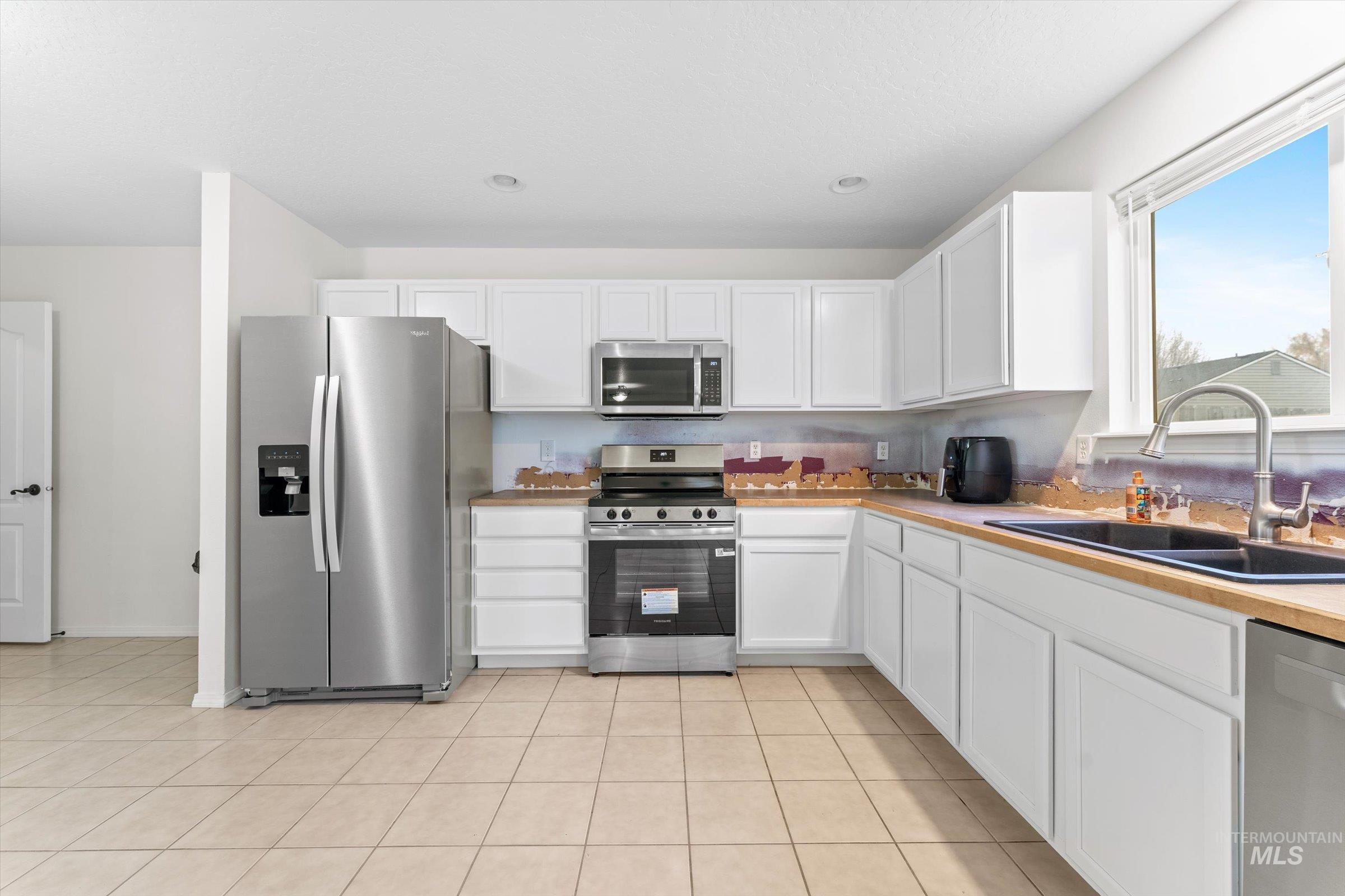 9630 W Portola, Boise, Idaho 83709, 3 Bedrooms, 2.5 Bathrooms, Residential For Sale, Price $399,900,MLS 98972294