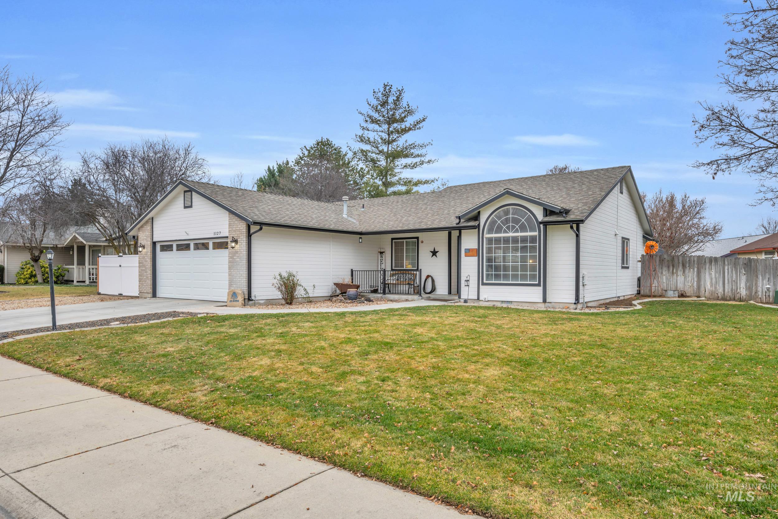 1127 E Egret Dr, Meridian, Idaho 83642, 3 Bedrooms, 2 Bathrooms, Residential For Sale, Price $460,000,MLS 98972298