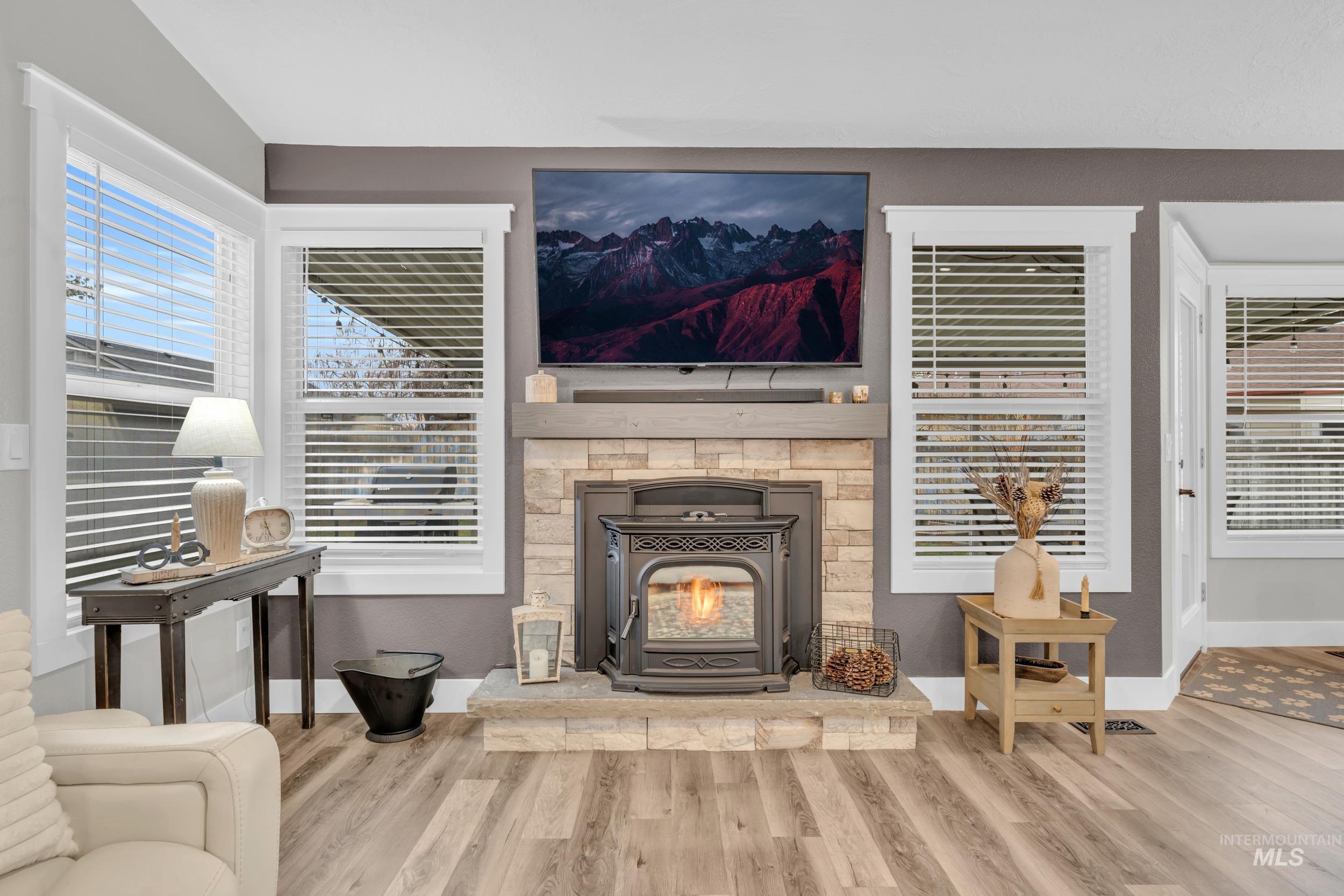 1127 E Egret Dr, Meridian, Idaho 83642, 3 Bedrooms, 2 Bathrooms, Residential For Sale, Price $460,000,MLS 98972298