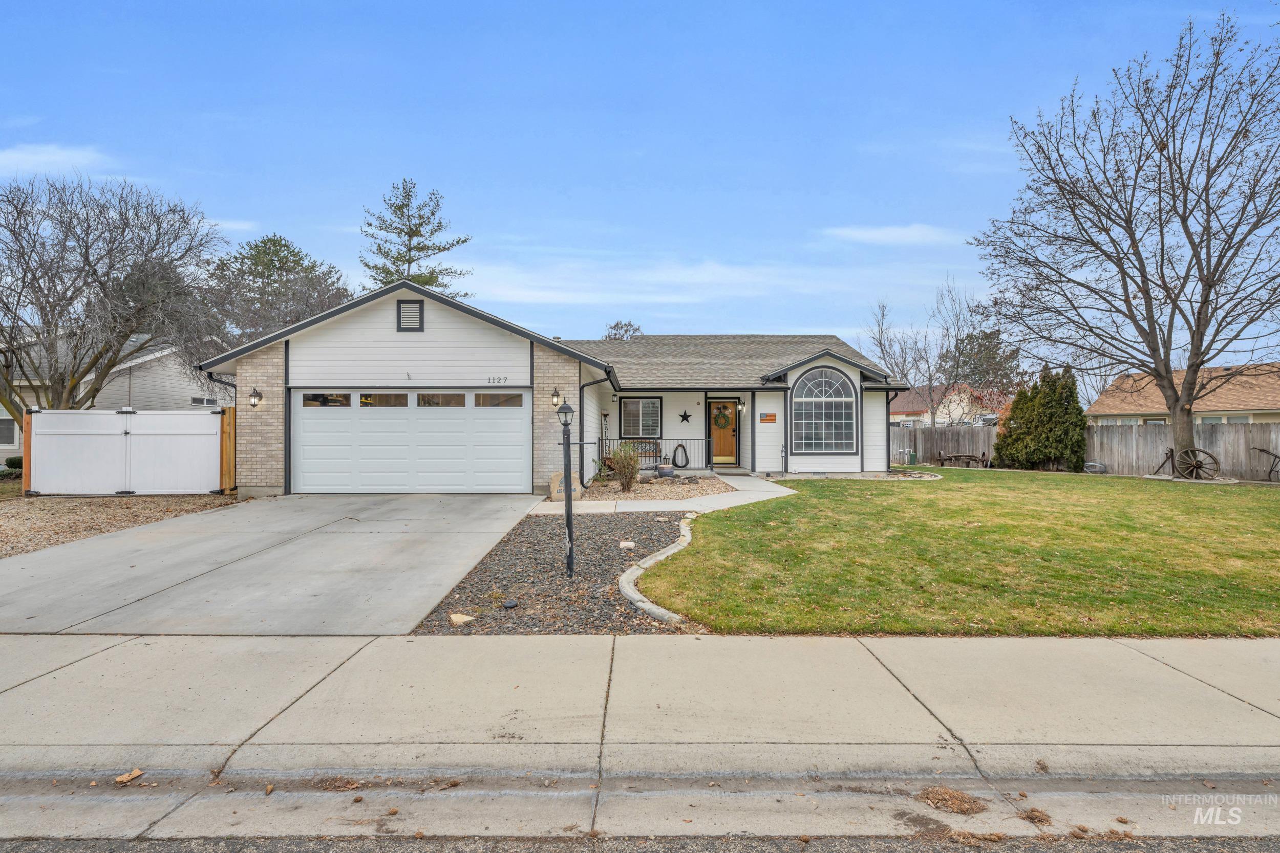 1127 E Egret Dr, Meridian, Idaho 83642, 3 Bedrooms, 2 Bathrooms, Residential For Sale, Price $460,000,MLS 98972298