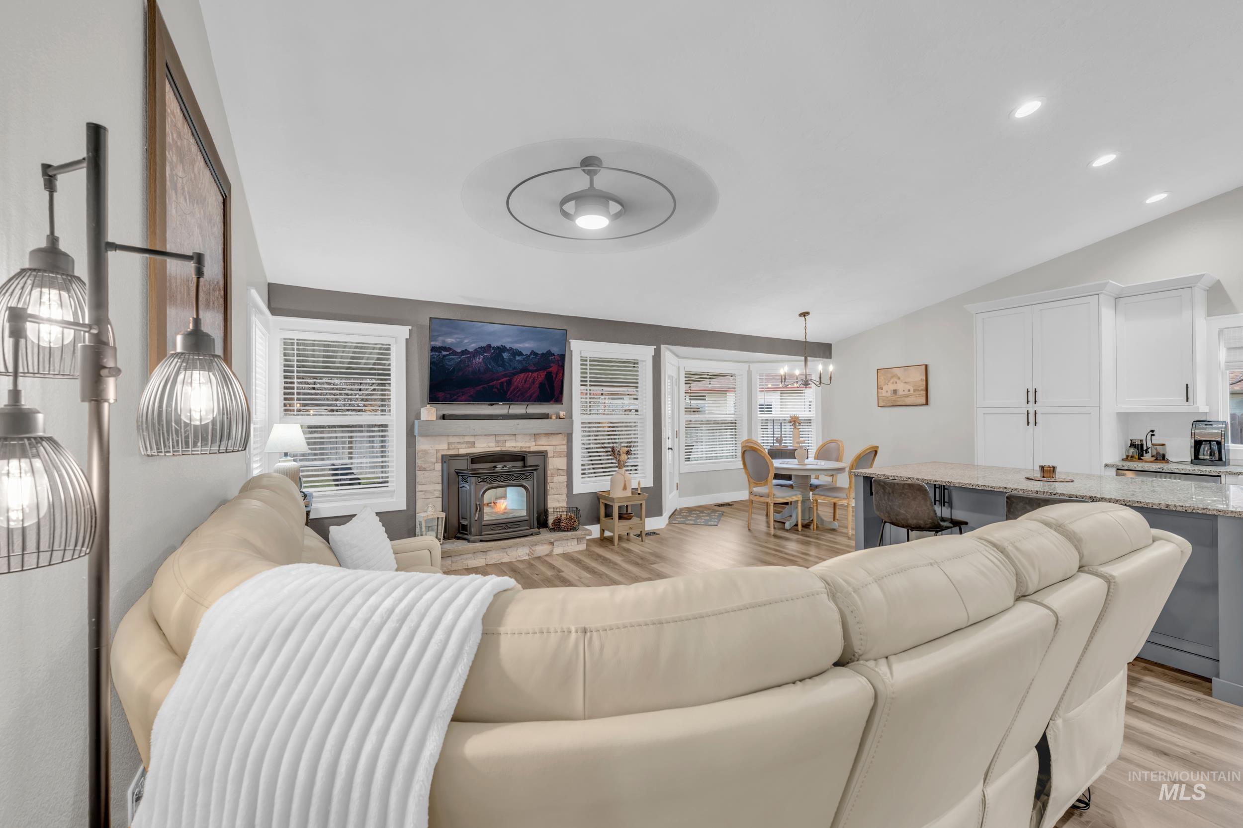 1127 E Egret Dr, Meridian, Idaho 83642, 3 Bedrooms, 2 Bathrooms, Residential For Sale, Price $460,000,MLS 98972298