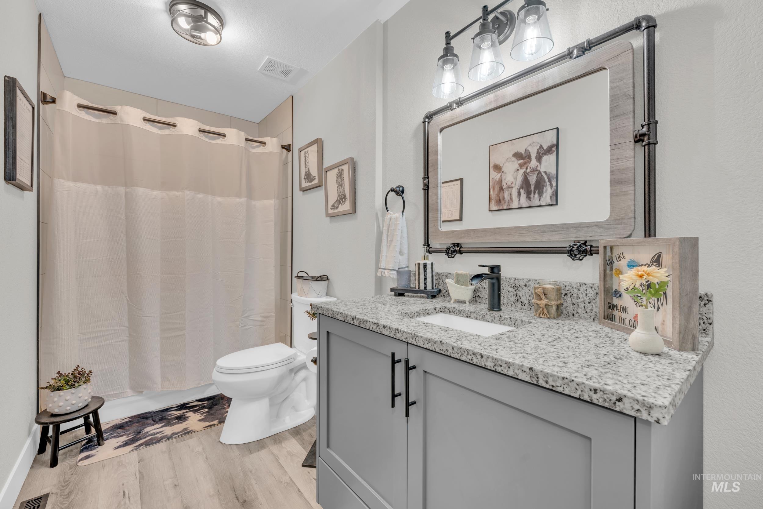 1127 E Egret Dr, Meridian, Idaho 83642, 3 Bedrooms, 2 Bathrooms, Residential For Sale, Price $460,000,MLS 98972298