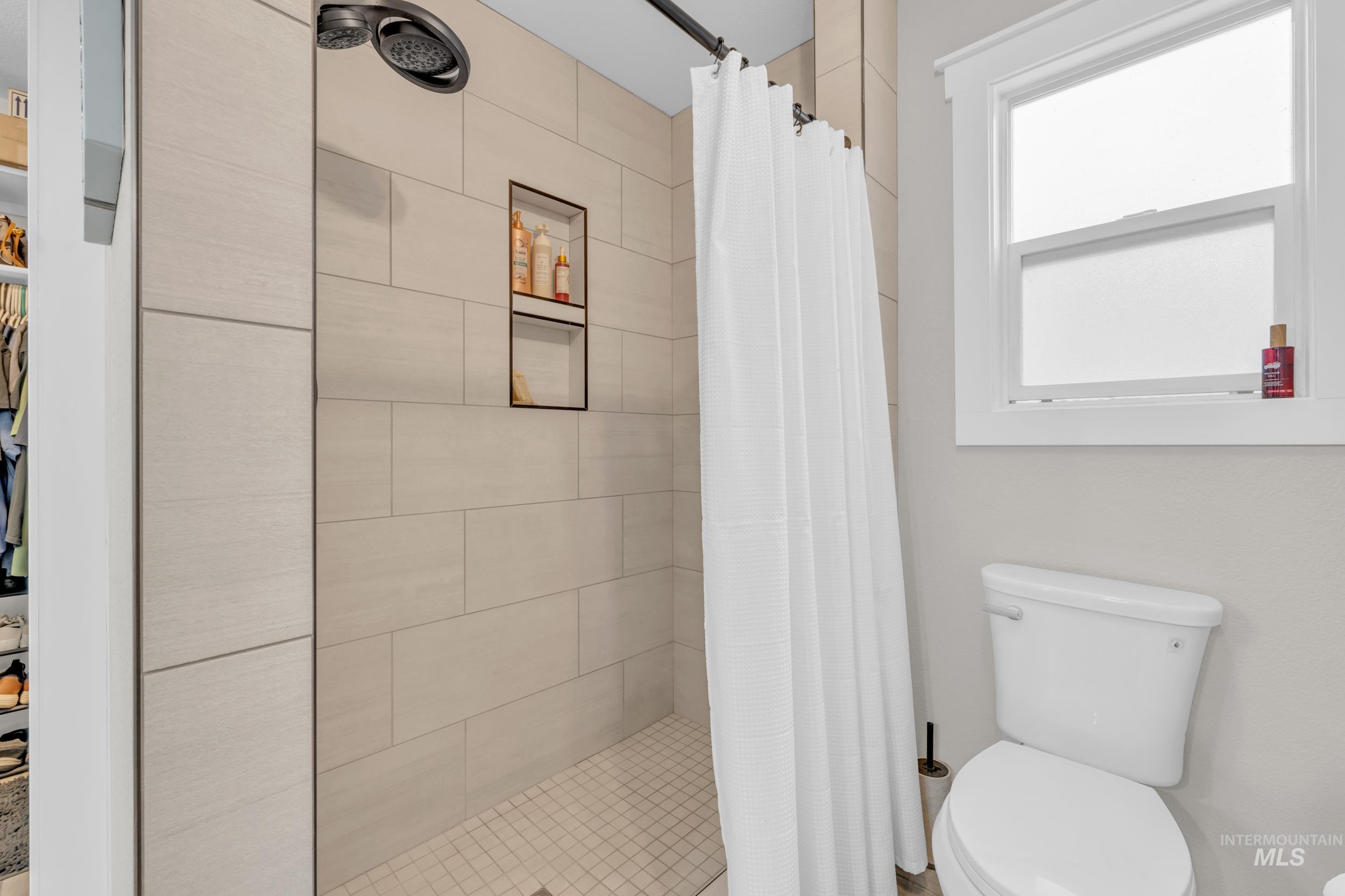 1127 E Egret Dr, Meridian, Idaho 83642, 3 Bedrooms, 2 Bathrooms, Residential For Sale, Price $460,000,MLS 98972298