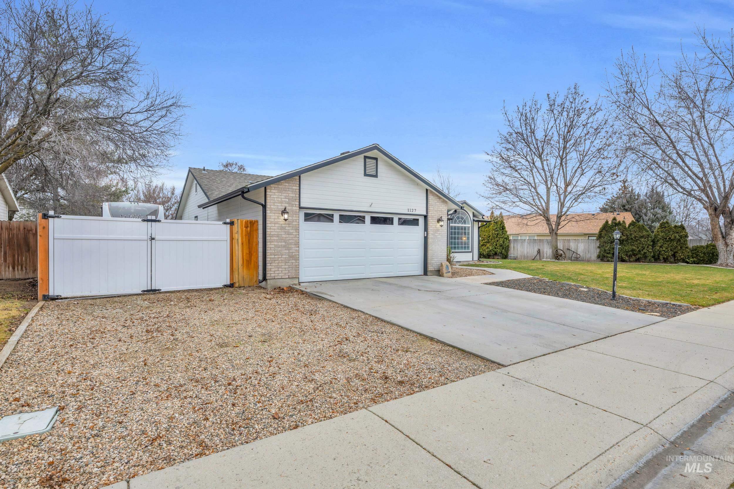 1127 E Egret Dr, Meridian, Idaho 83642, 3 Bedrooms, 2 Bathrooms, Residential For Sale, Price $460,000,MLS 98972298