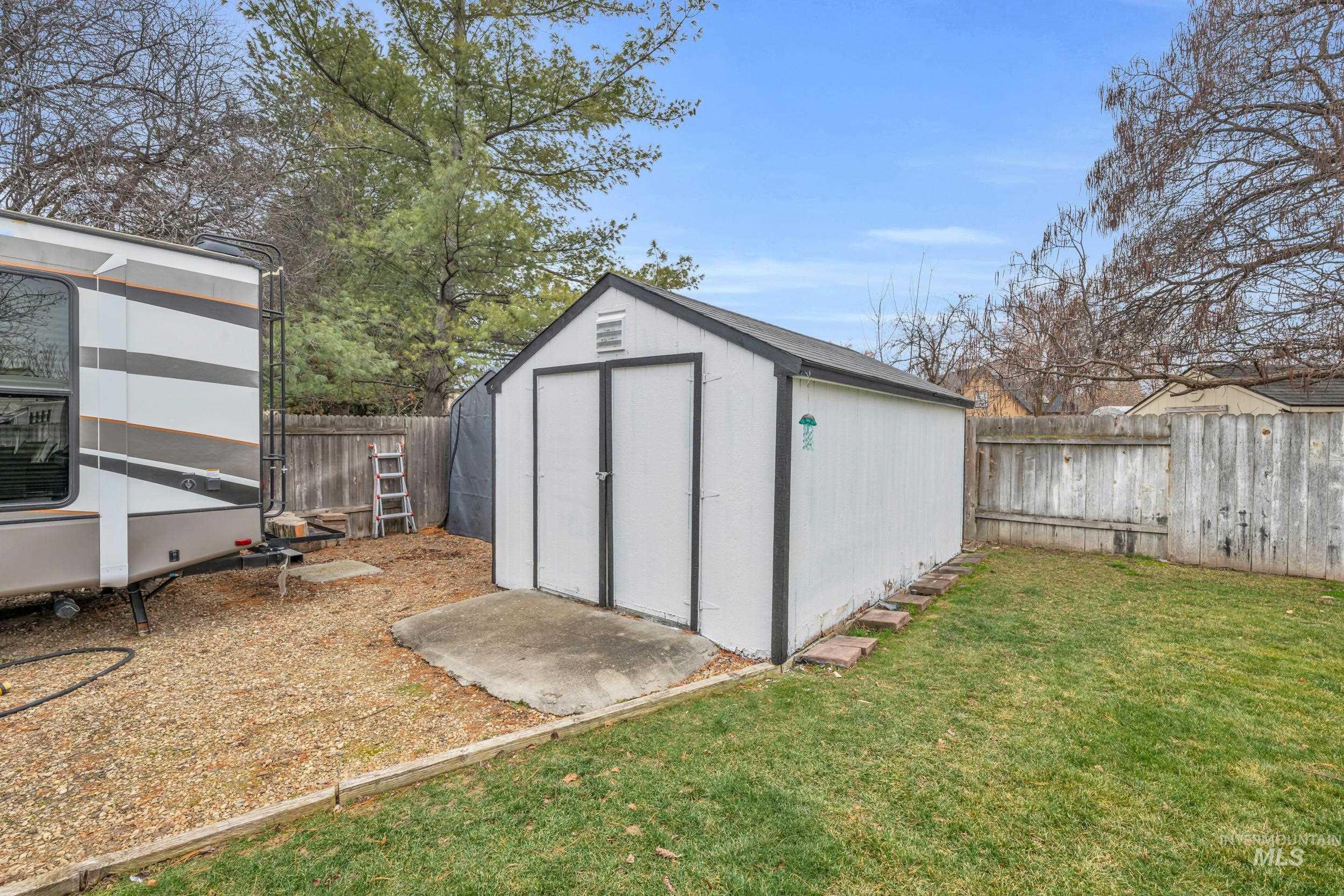 1127 E Egret Dr, Meridian, Idaho 83642, 3 Bedrooms, 2 Bathrooms, Residential For Sale, Price $460,000,MLS 98972298