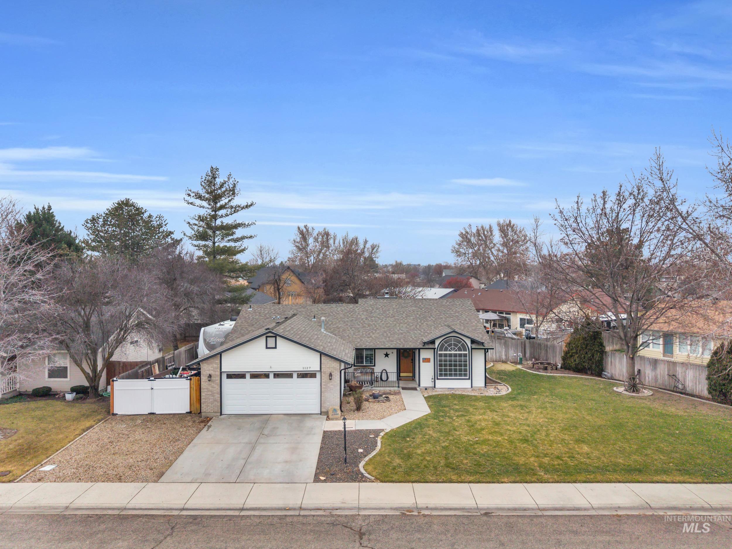 1127 E Egret Dr, Meridian, Idaho 83642, 3 Bedrooms, 2 Bathrooms, Residential For Sale, Price $460,000,MLS 98972298