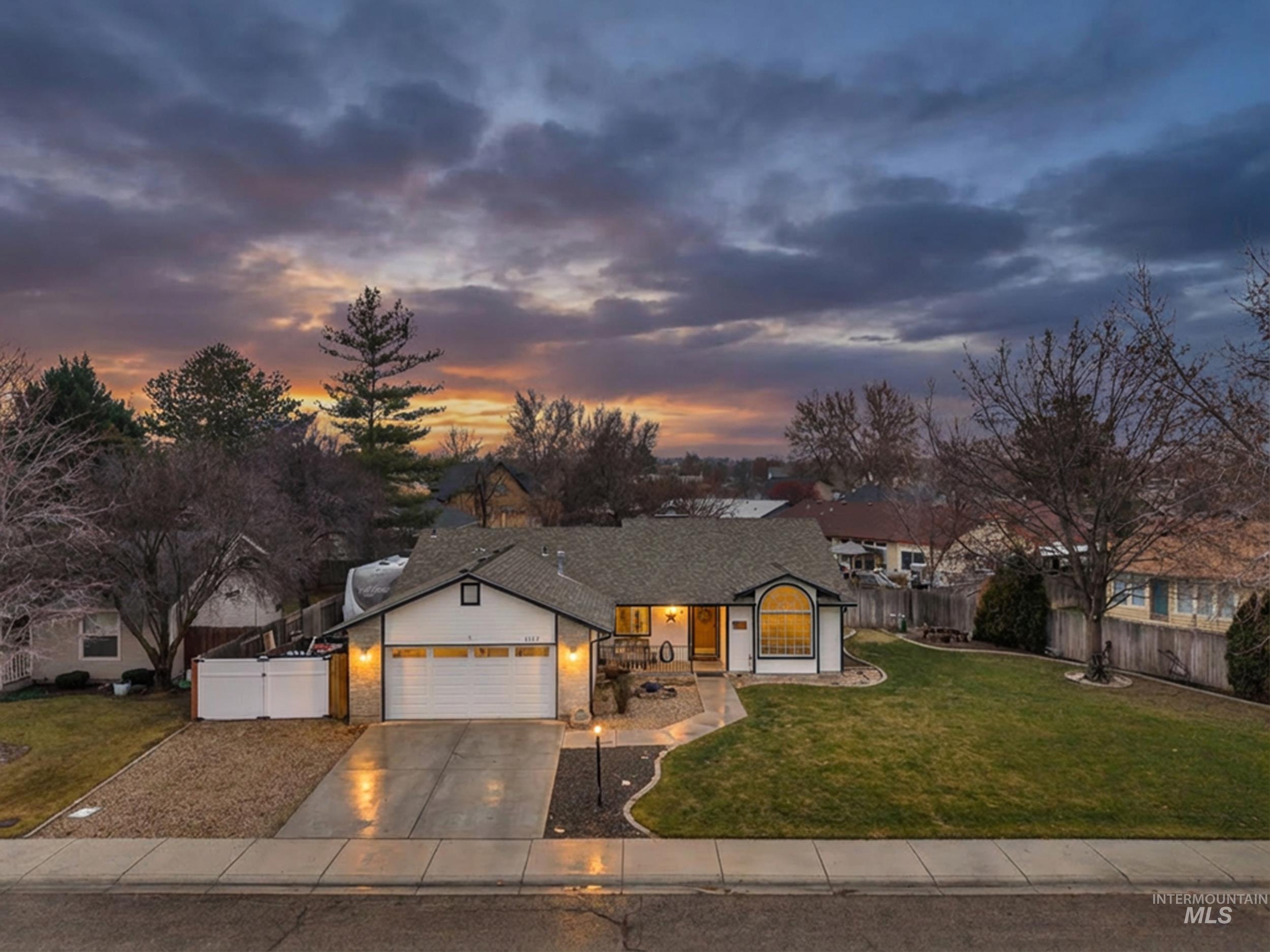 1127 E Egret Dr, Meridian, Idaho 83642, 3 Bedrooms, 2 Bathrooms, Residential For Sale, Price $460,000,MLS 98972298