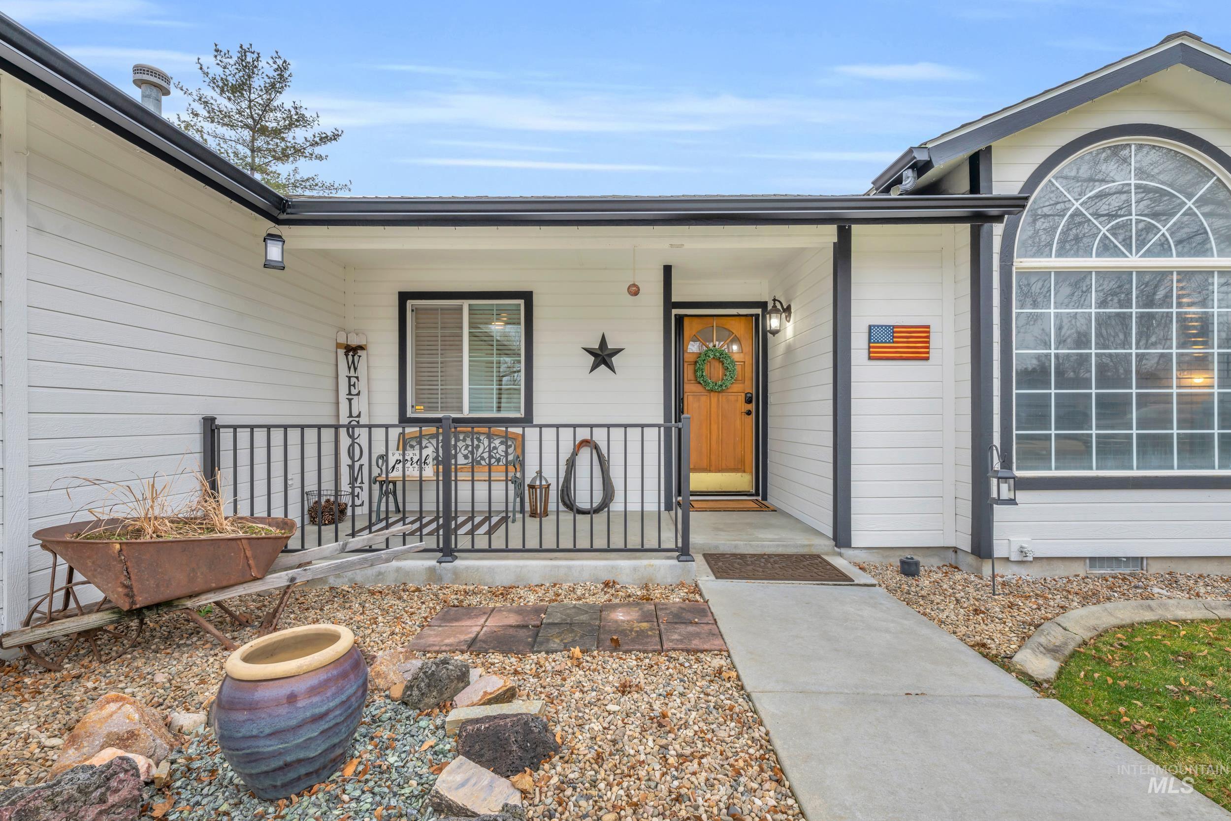 1127 E Egret Dr, Meridian, Idaho 83642, 3 Bedrooms, 2 Bathrooms, Residential For Sale, Price $460,000,MLS 98972298