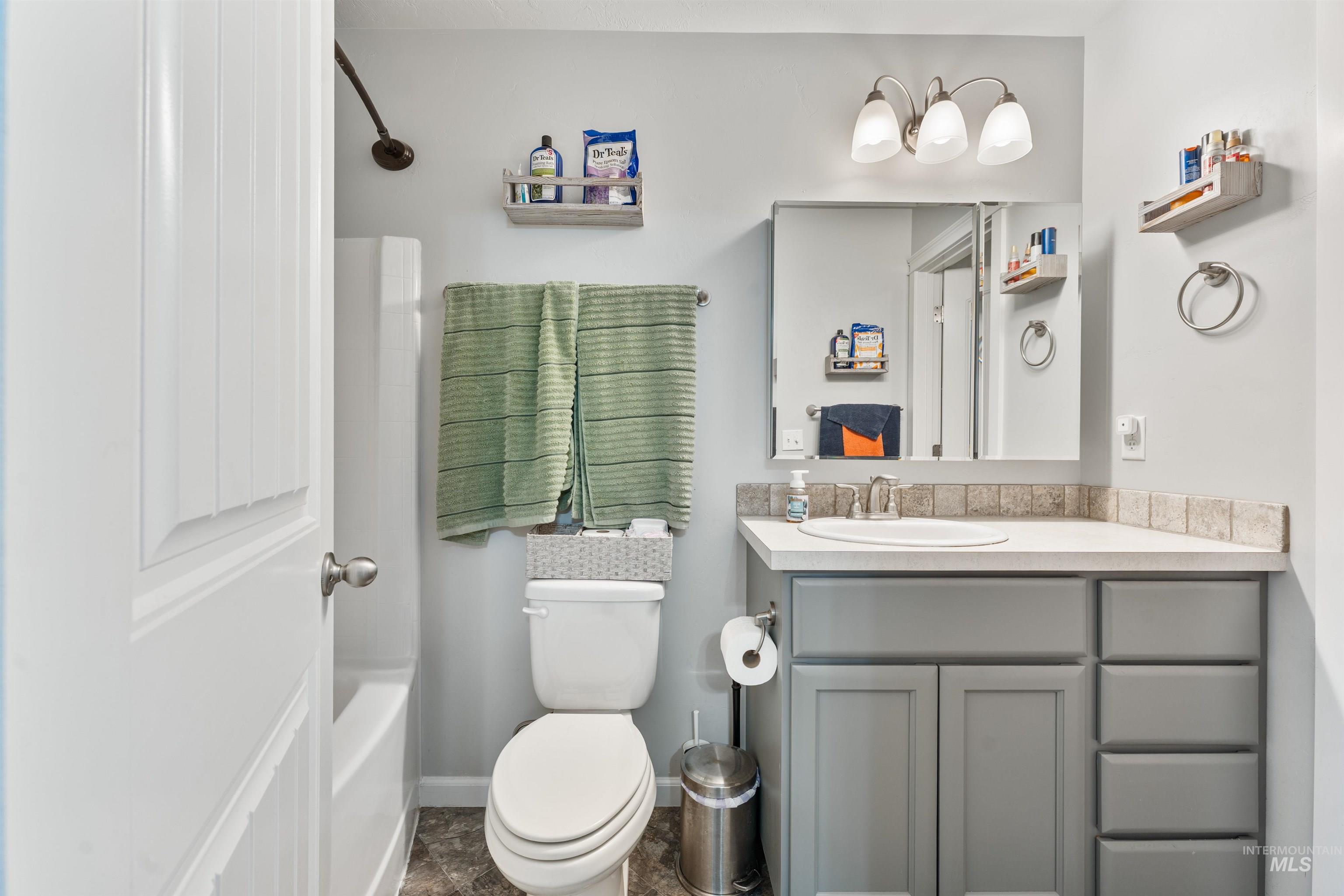 733 Kanner Court, Twin Falls, Idaho 83301, 3 Bedrooms, 2 Bathrooms, Residential For Sale, Price $375,000,MLS 98972300