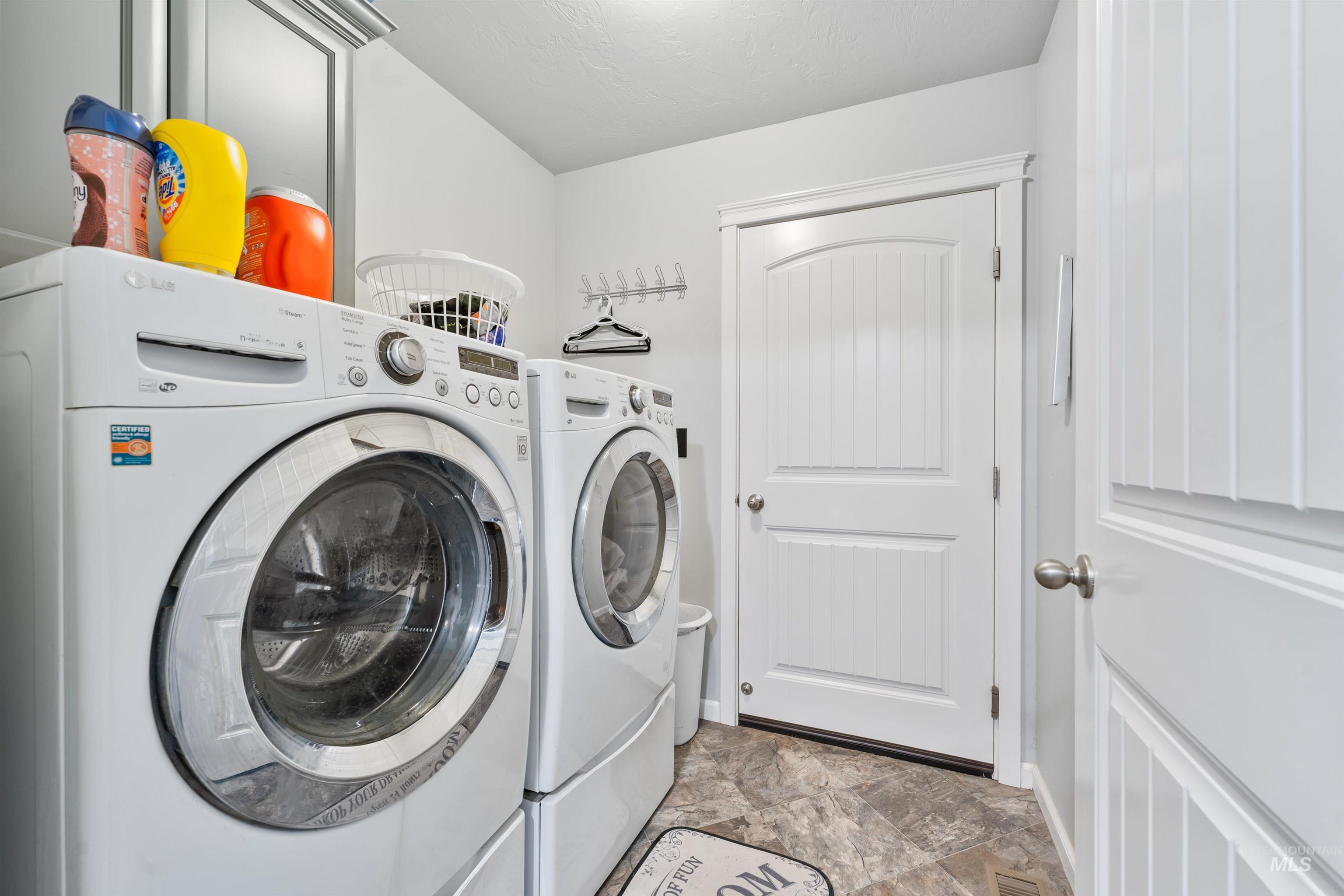 733 Kanner Court, Twin Falls, Idaho 83301, 3 Bedrooms, 2 Bathrooms, Residential For Sale, Price $375,000,MLS 98972300