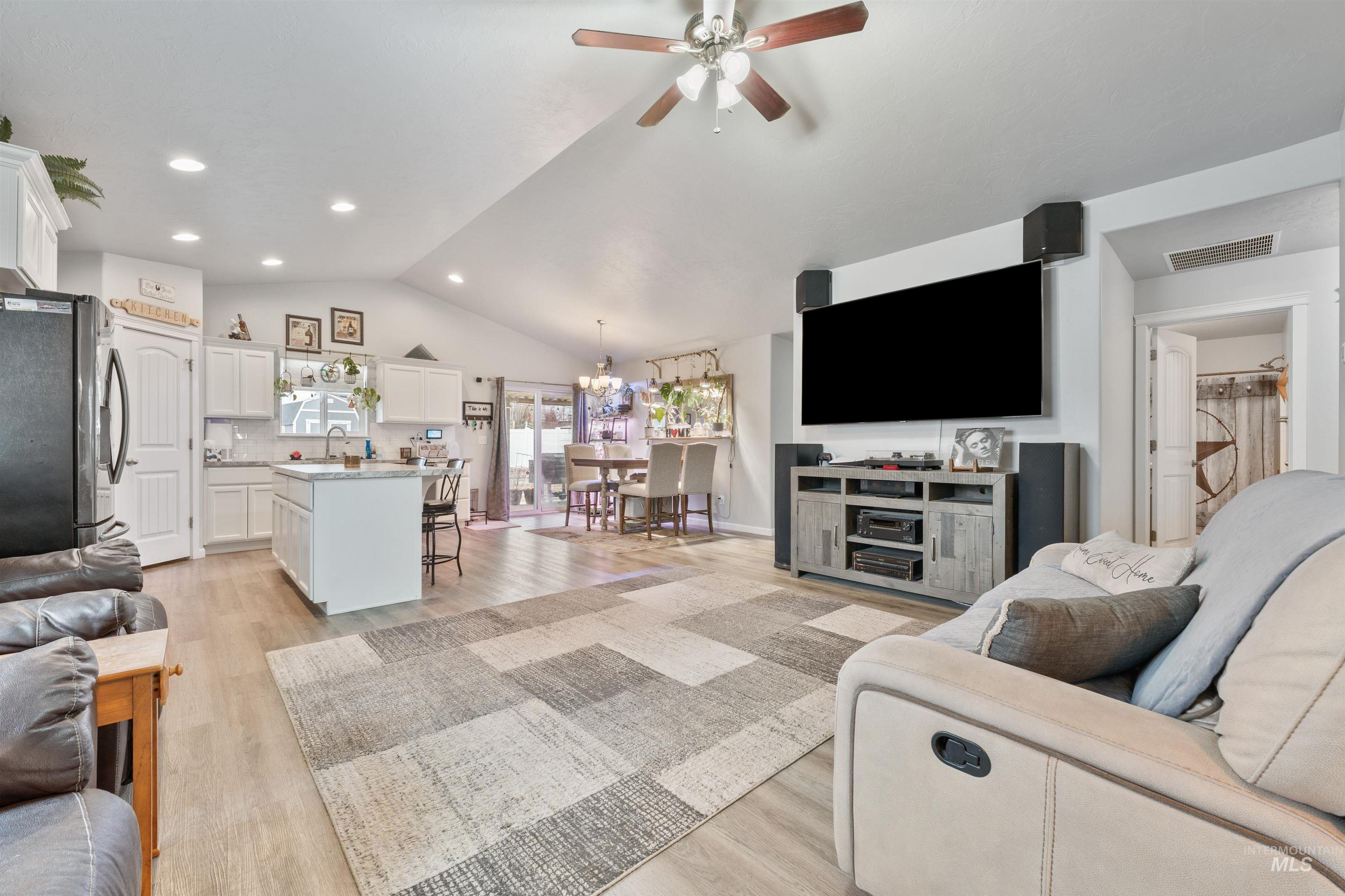 733 Kanner Court, Twin Falls, Idaho 83301, 3 Bedrooms, 2 Bathrooms, Residential For Sale, Price $375,000,MLS 98972300