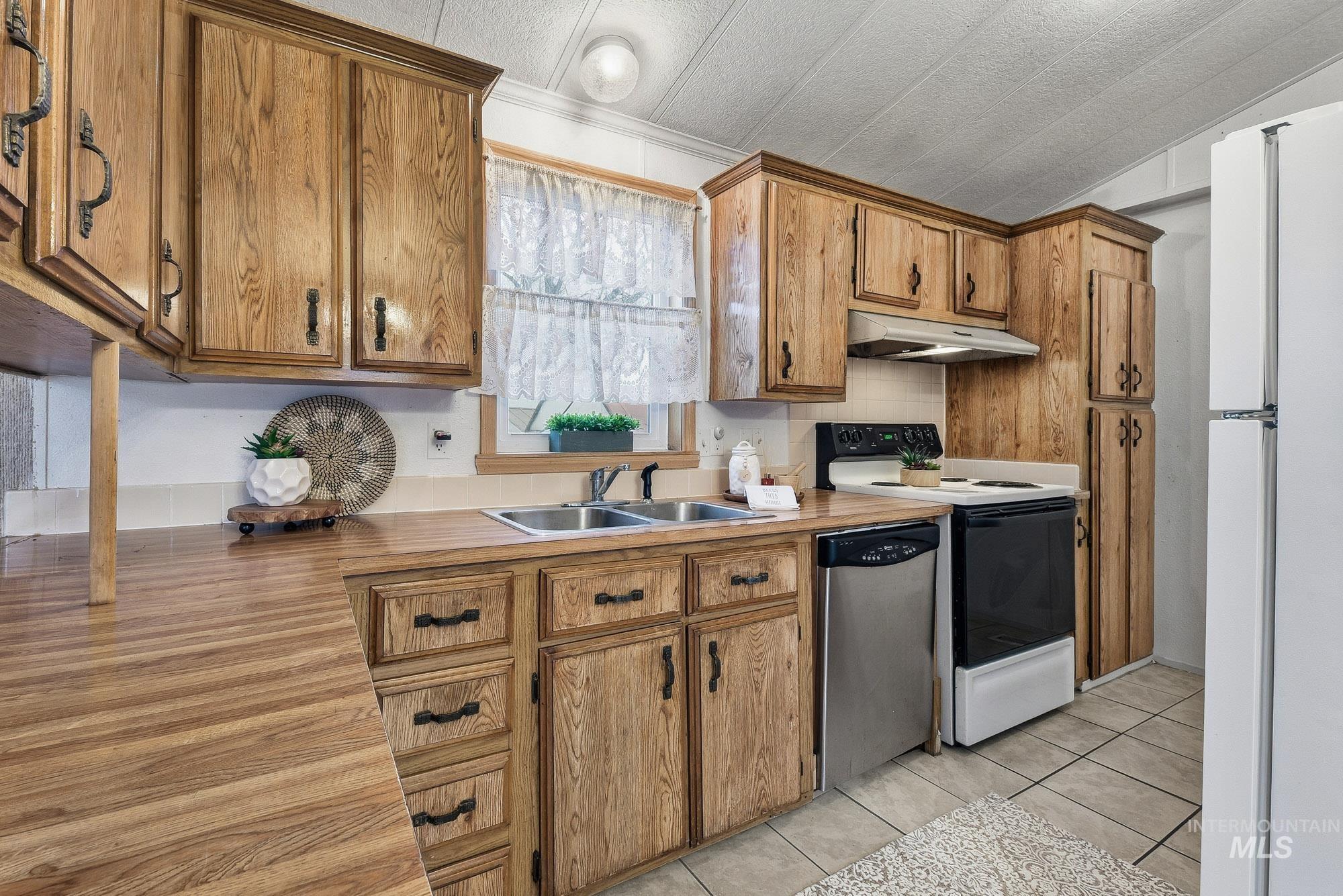 5200 Midway, Caldwell, Idaho 83607, 3 Bedrooms, 2 Bathrooms, Residential For Sale, Price $70,000,MLS 98972301