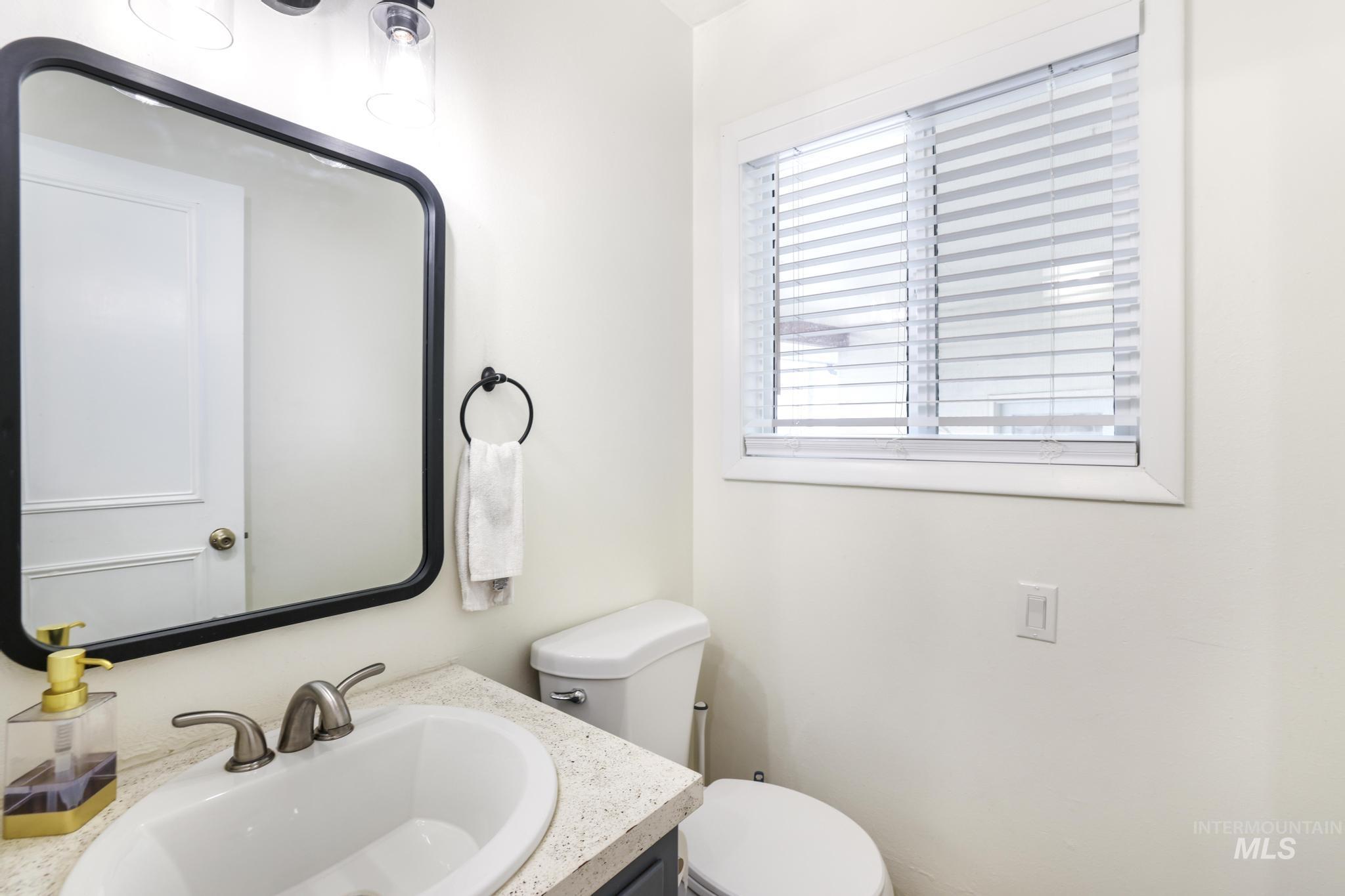 4095 N 2300 E, Filer, Idaho 83328, 3 Bedrooms, 2.5 Bathrooms, Residential For Sale, Price $535,000,MLS 98972307