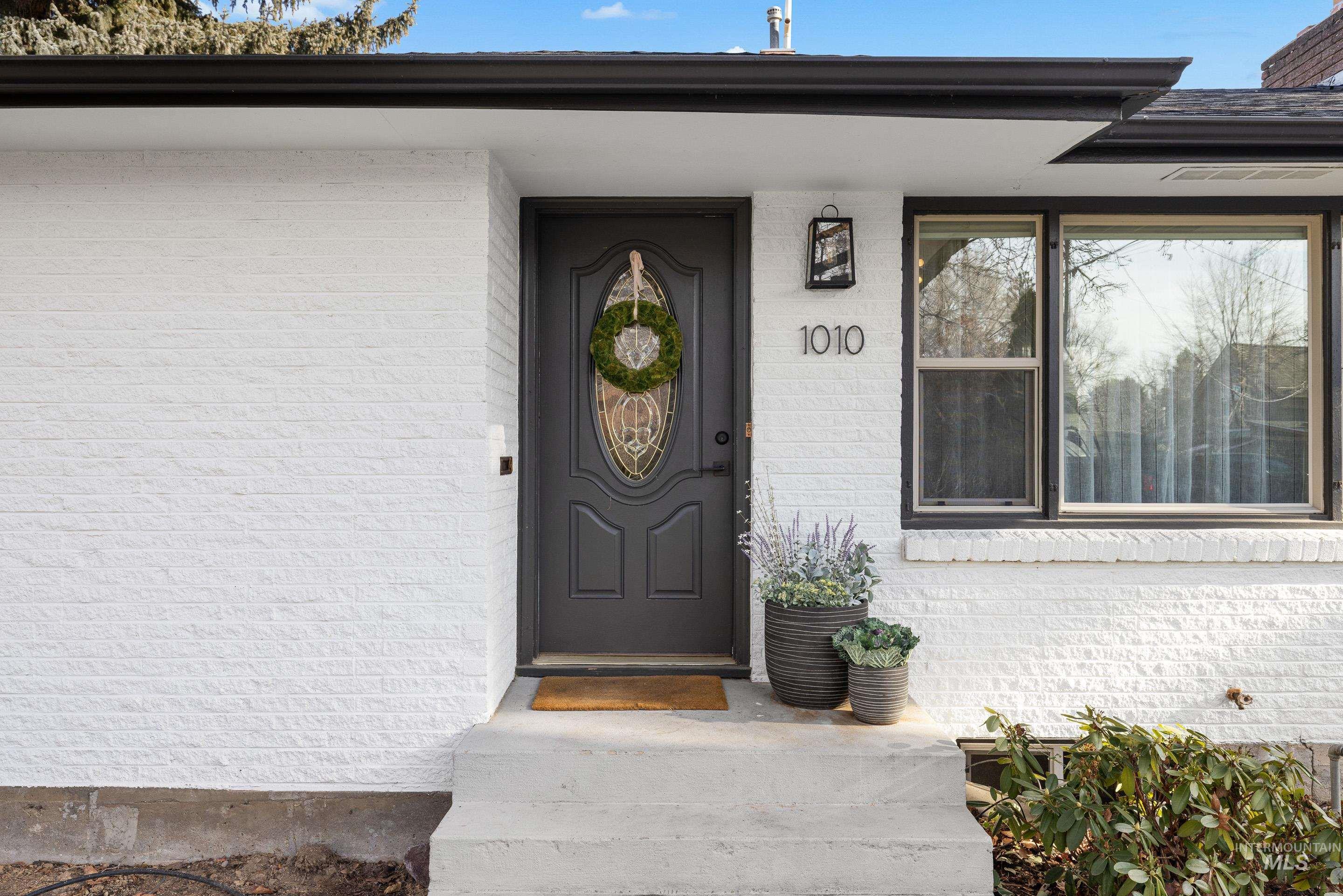 1010 S Forrest St, Boise, Idaho 83705, 4 Bedrooms, 2 Bathrooms, Residential For Sale, Price $589,000,MLS 98972310