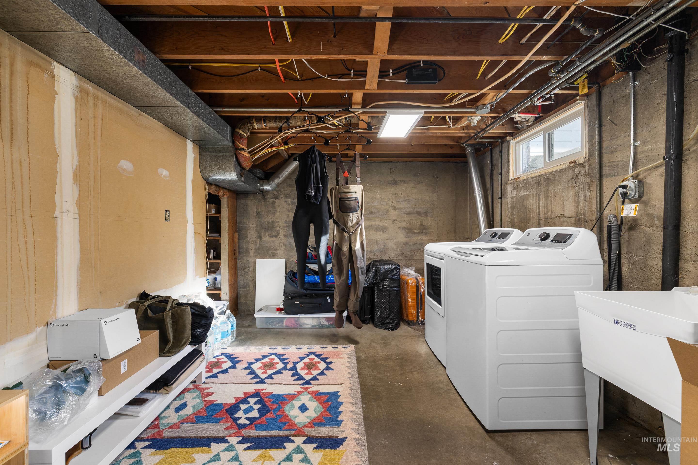 1010 S Forrest St, Boise, Idaho 83705, 4 Bedrooms, 2 Bathrooms, Residential For Sale, Price $589,000,MLS 98972310