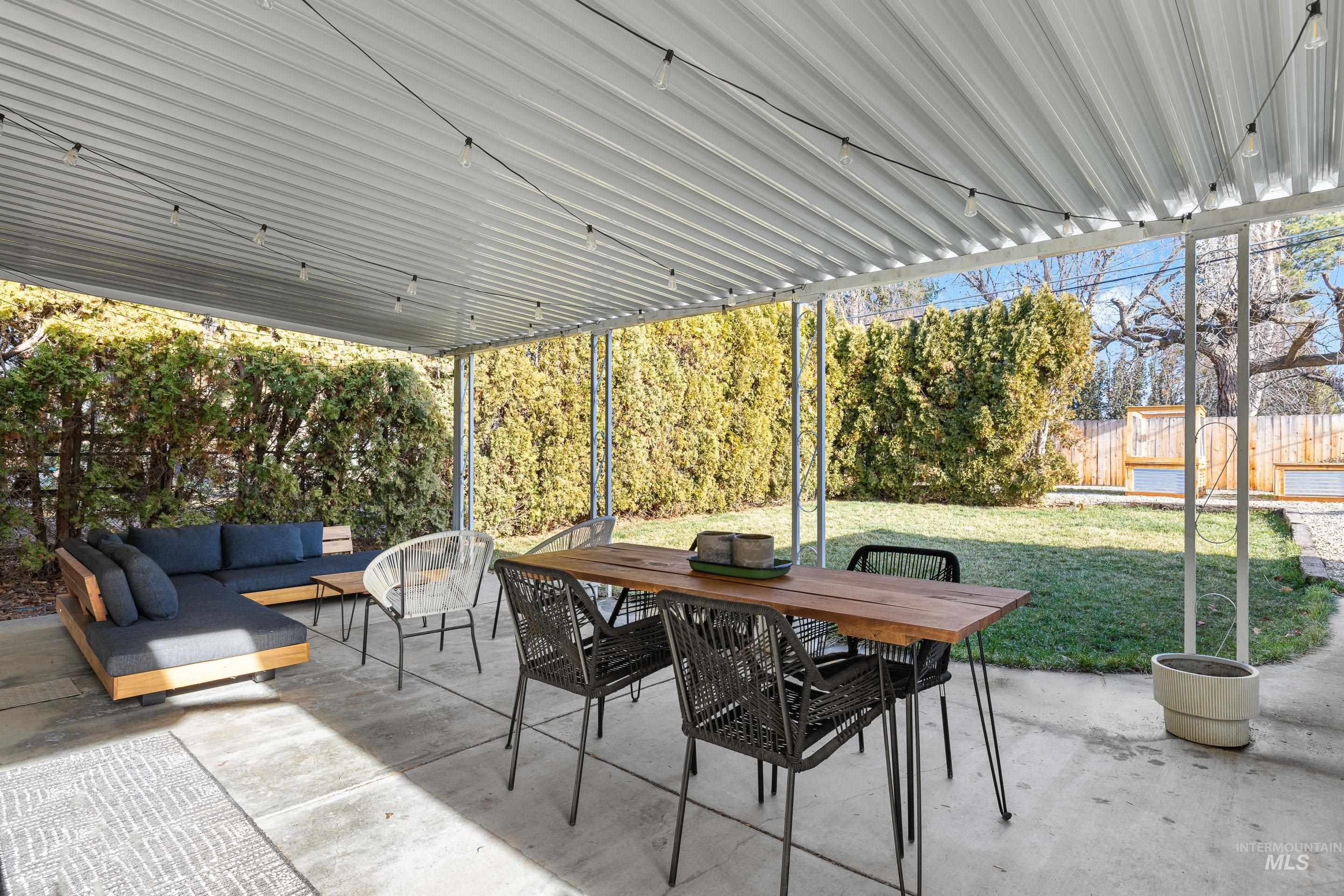 1010 S Forrest St, Boise, Idaho 83705, 4 Bedrooms, 2 Bathrooms, Residential For Sale, Price $589,000,MLS 98972310