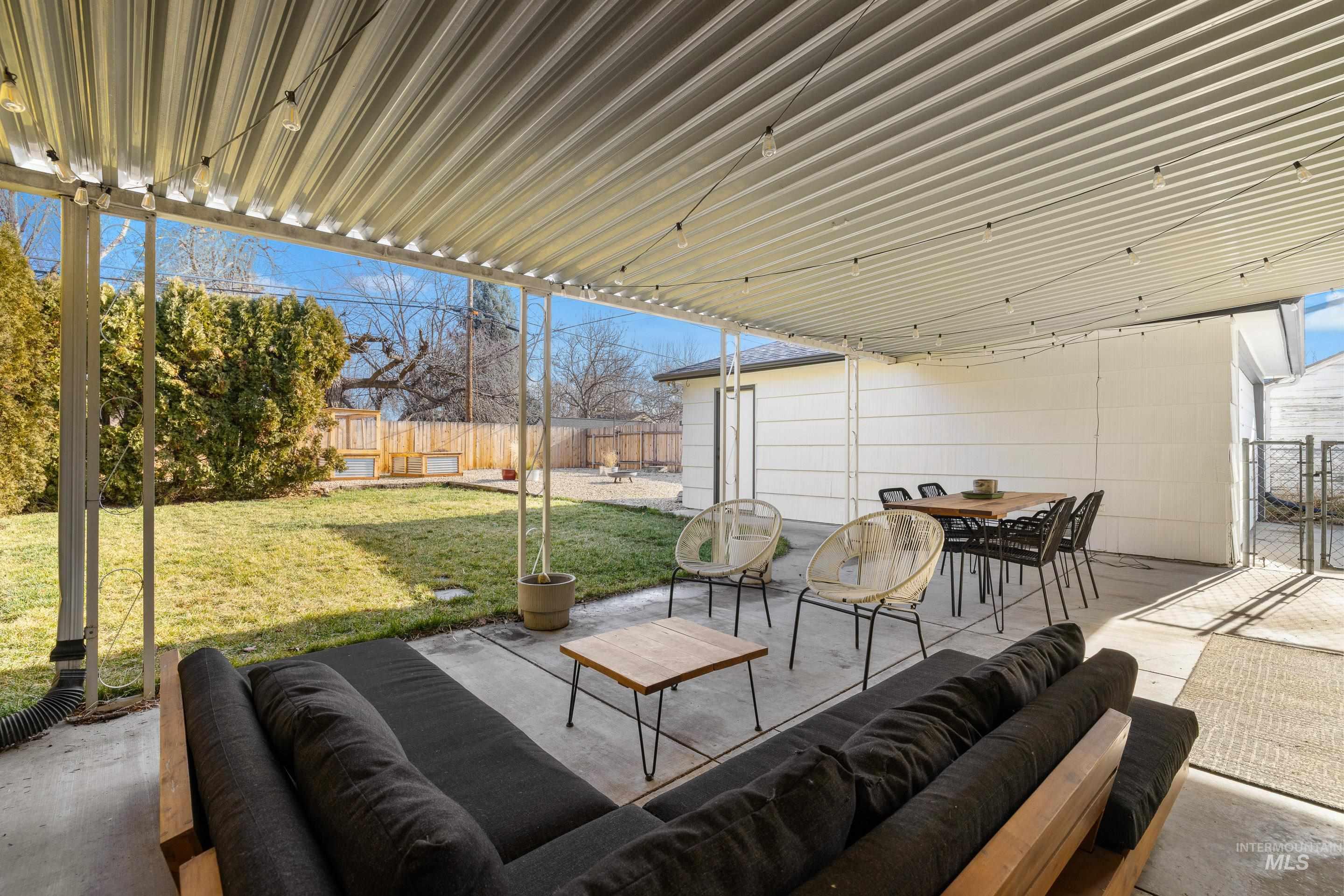 1010 S Forrest St, Boise, Idaho 83705, 4 Bedrooms, 2 Bathrooms, Residential For Sale, Price $589,000,MLS 98972310