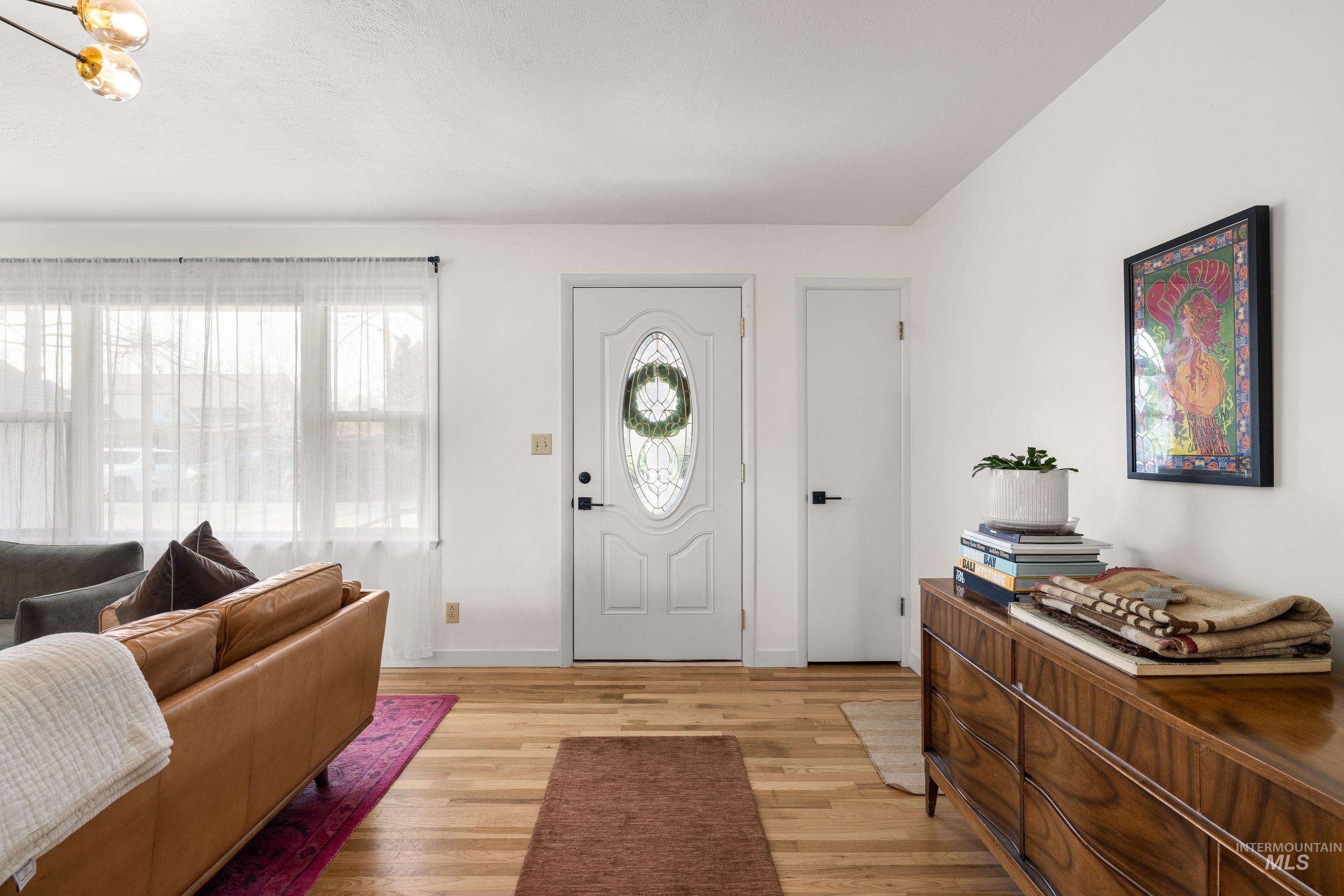 1010 S Forrest St, Boise, Idaho 83705, 4 Bedrooms, 2 Bathrooms, Residential For Sale, Price $589,000,MLS 98972310