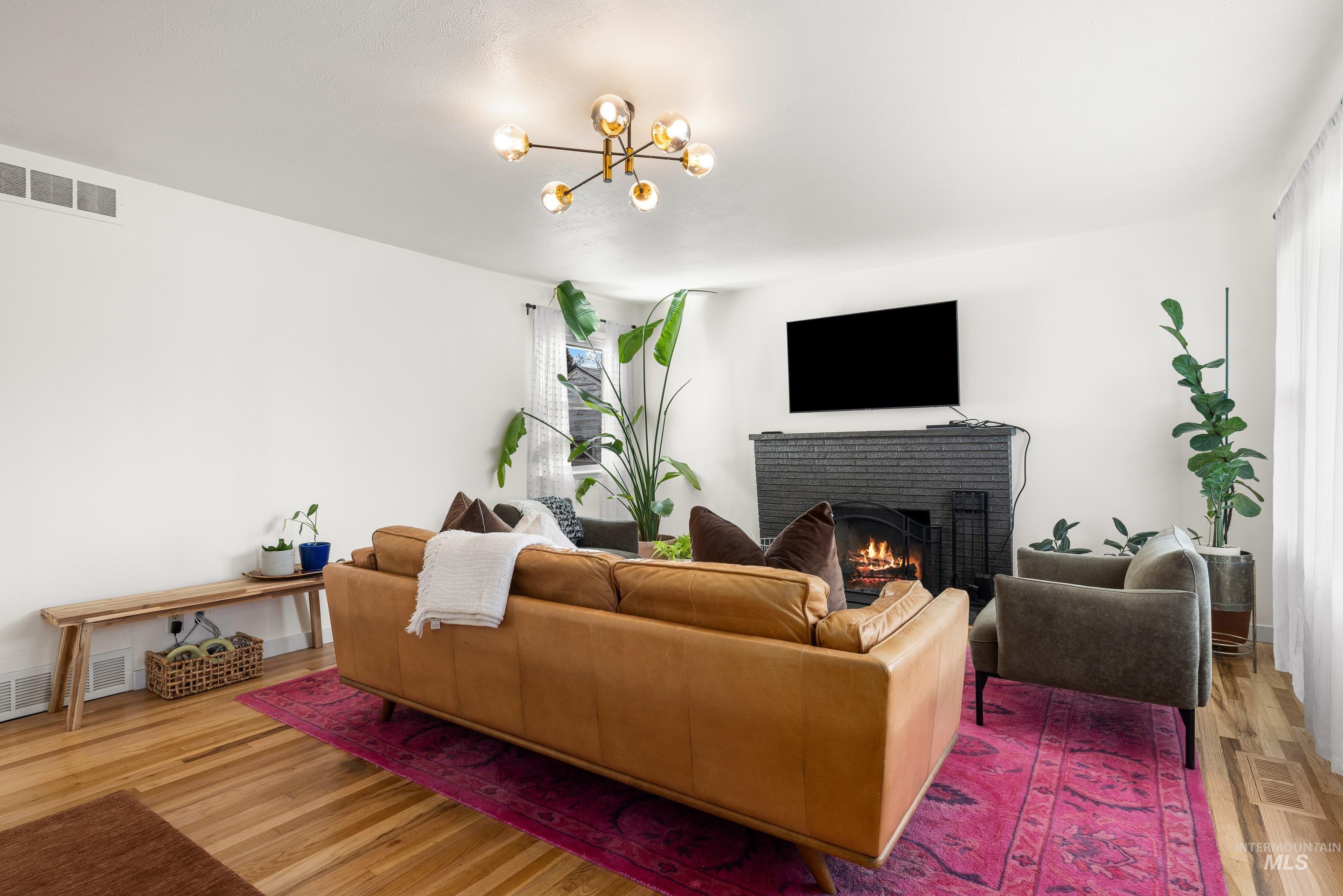 1010 S Forrest St, Boise, Idaho 83705, 4 Bedrooms, 2 Bathrooms, Residential For Sale, Price $589,000,MLS 98972310