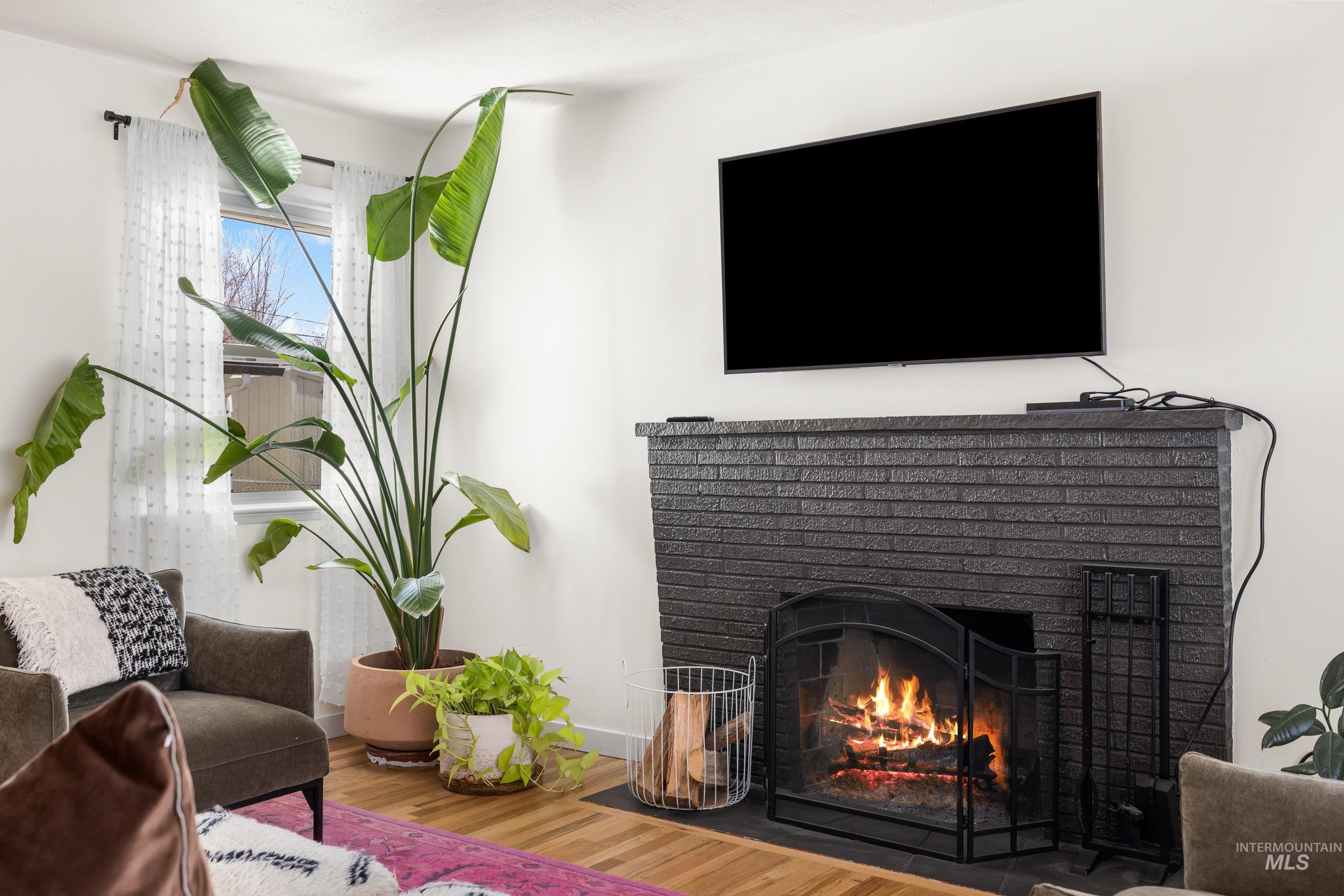 1010 S Forrest St, Boise, Idaho 83705, 4 Bedrooms, 2 Bathrooms, Residential For Sale, Price $589,000,MLS 98972310