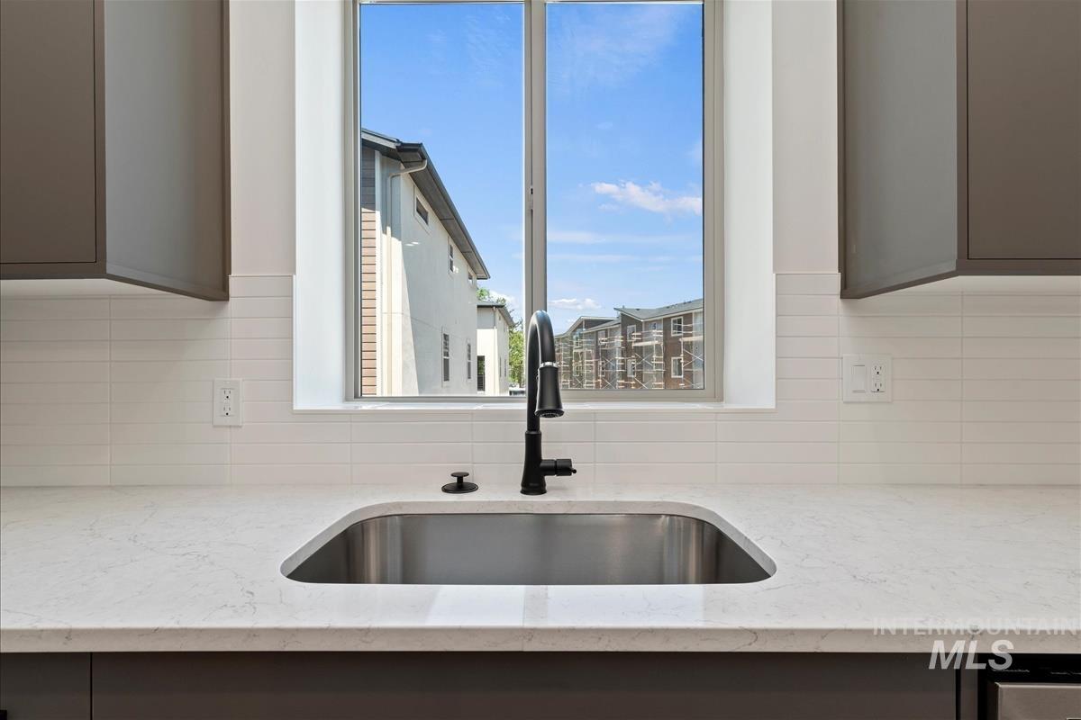 1705 S Rock View Ln, Boise, Idaho 83705, 3 Bedrooms, 3.5 Bathrooms, Residential For Sale, Price $496,880,MLS 98972311