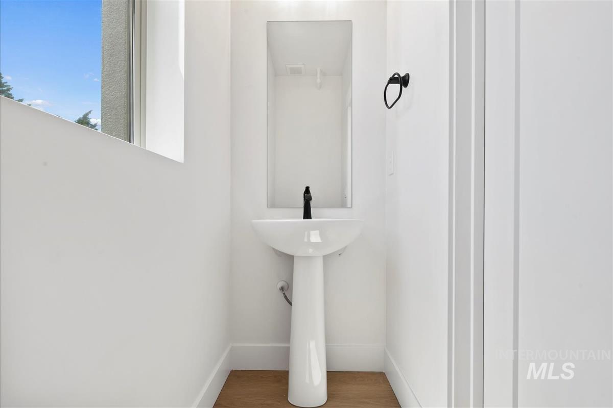 1705 S Rock View Ln, Boise, Idaho 83705, 3 Bedrooms, 3.5 Bathrooms, Residential For Sale, Price $496,880,MLS 98972311