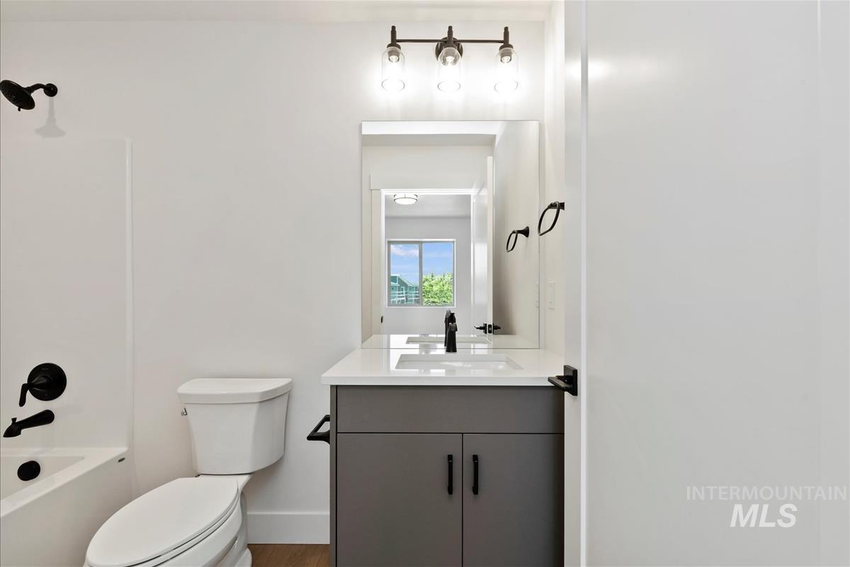 1705 S Rock View Ln, Boise, Idaho 83705, 3 Bedrooms, 3.5 Bathrooms, Residential For Sale, Price $496,880,MLS 98972311