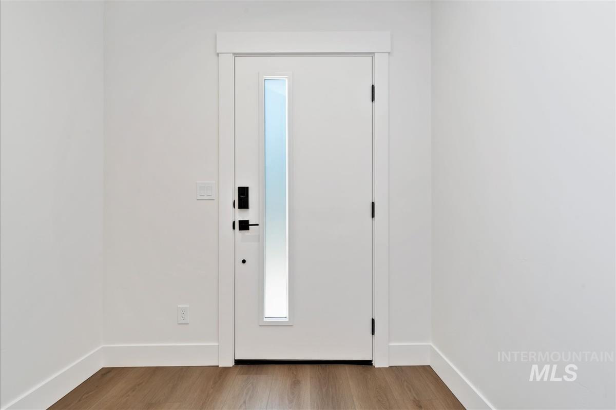 1705 S Rock View Ln, Boise, Idaho 83705, 3 Bedrooms, 3.5 Bathrooms, Residential For Sale, Price $496,880,MLS 98972311