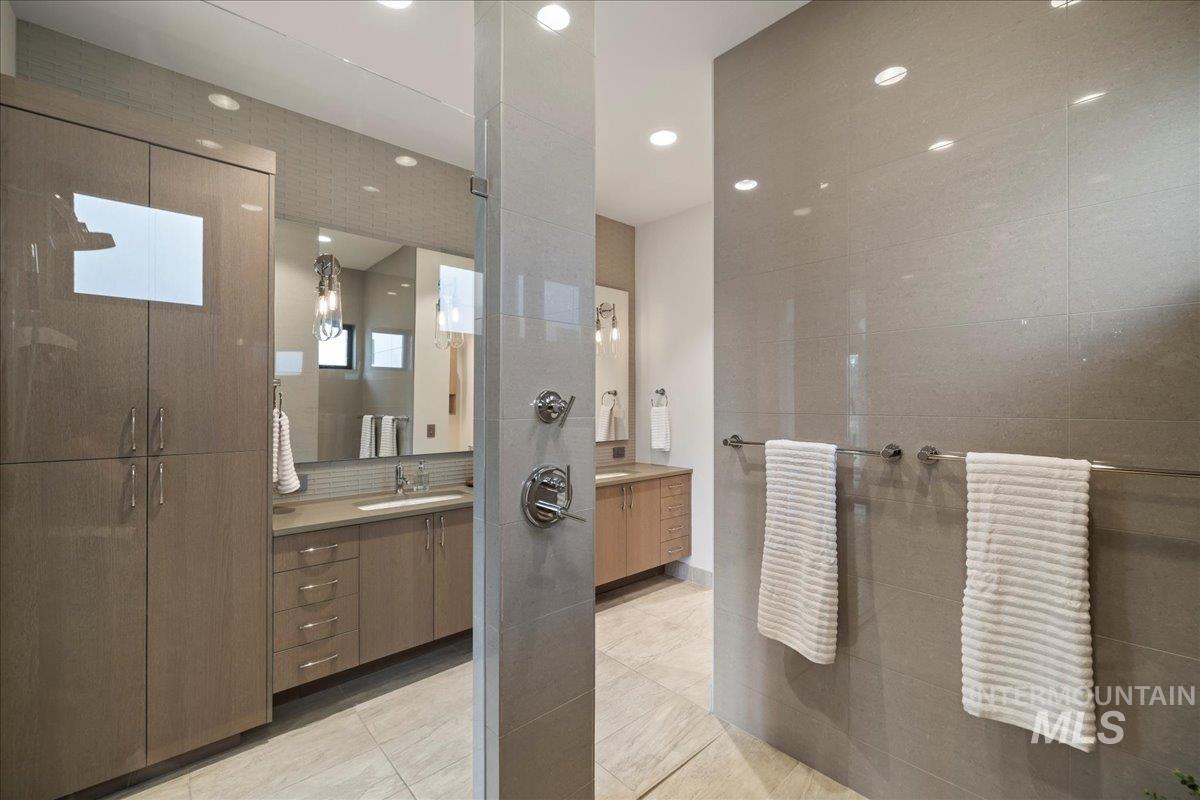 1745 E Lone Shore Lane, Eagle, Idaho 83616, 3 Bedrooms, 3.5 Bathrooms, Residential For Sale, Price $1,999,500,MLS 98972315