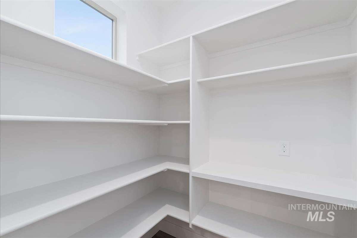 1709 S Rockview Ln, Boise, Idaho 83705, 3 Bedrooms, 3.5 Bathrooms, Residential Income For Sale, Price $496,880,MLS 98972317