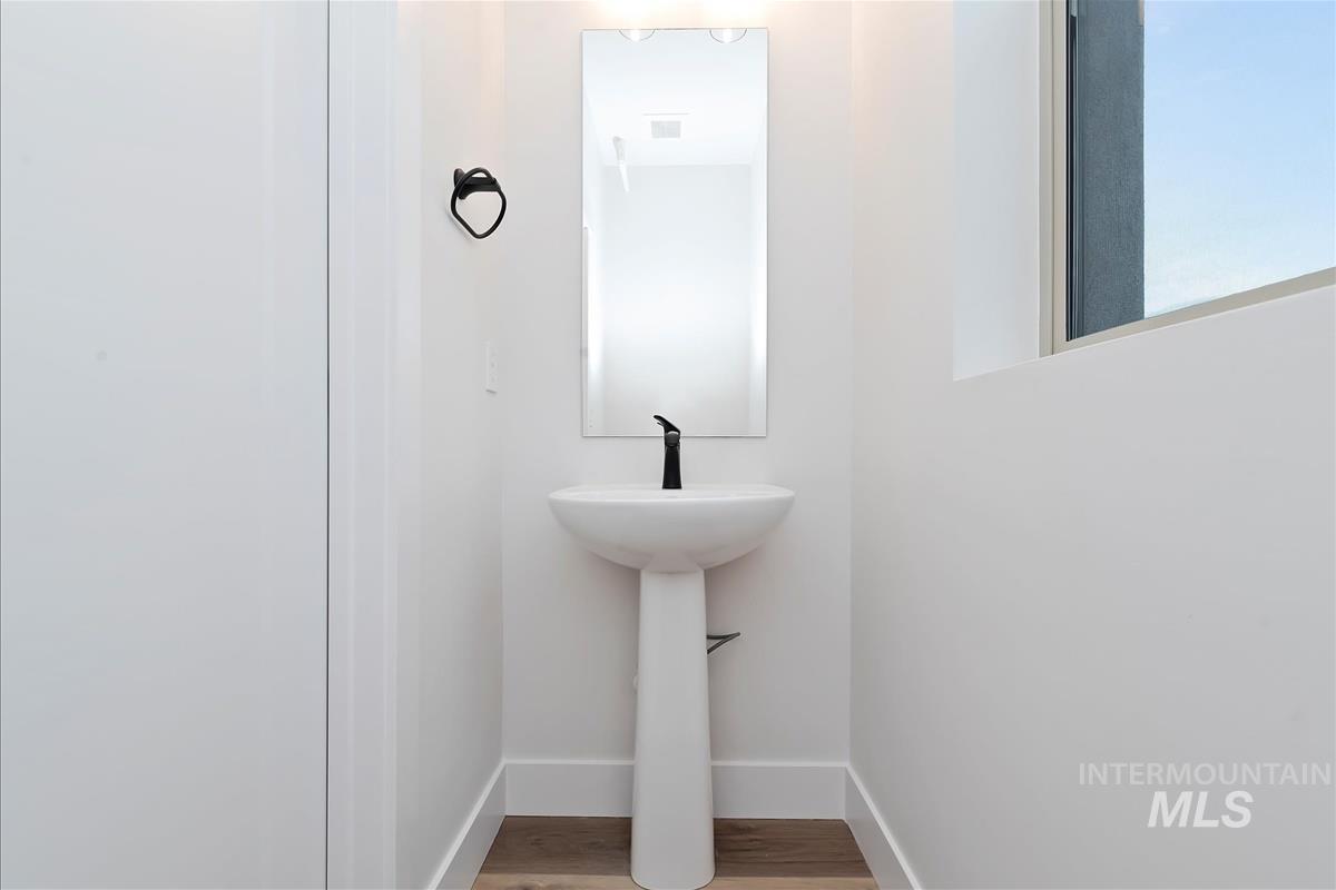 1709 S Rockview Ln, Boise, Idaho 83705, 3 Bedrooms, 3.5 Bathrooms, Residential Income For Sale, Price $496,880,MLS 98972317