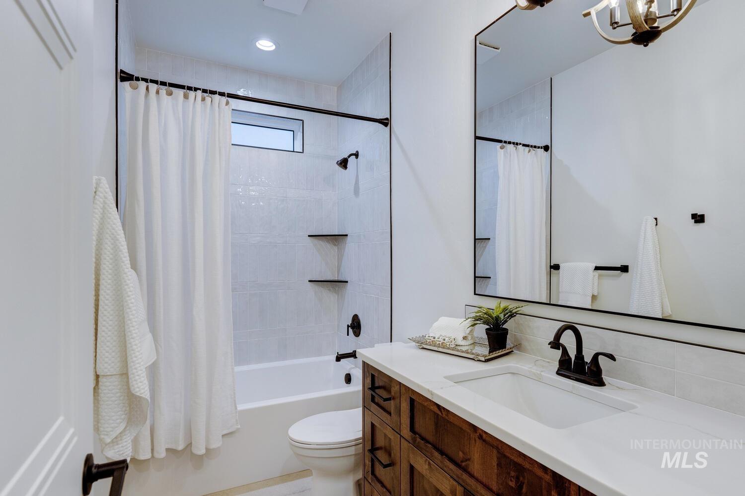 7645 W Lookout View St, Meridian, Idaho 83646, 4 Bedrooms, 4.5 Bathrooms, Residential For Sale, Price $999,999,MLS 98972320