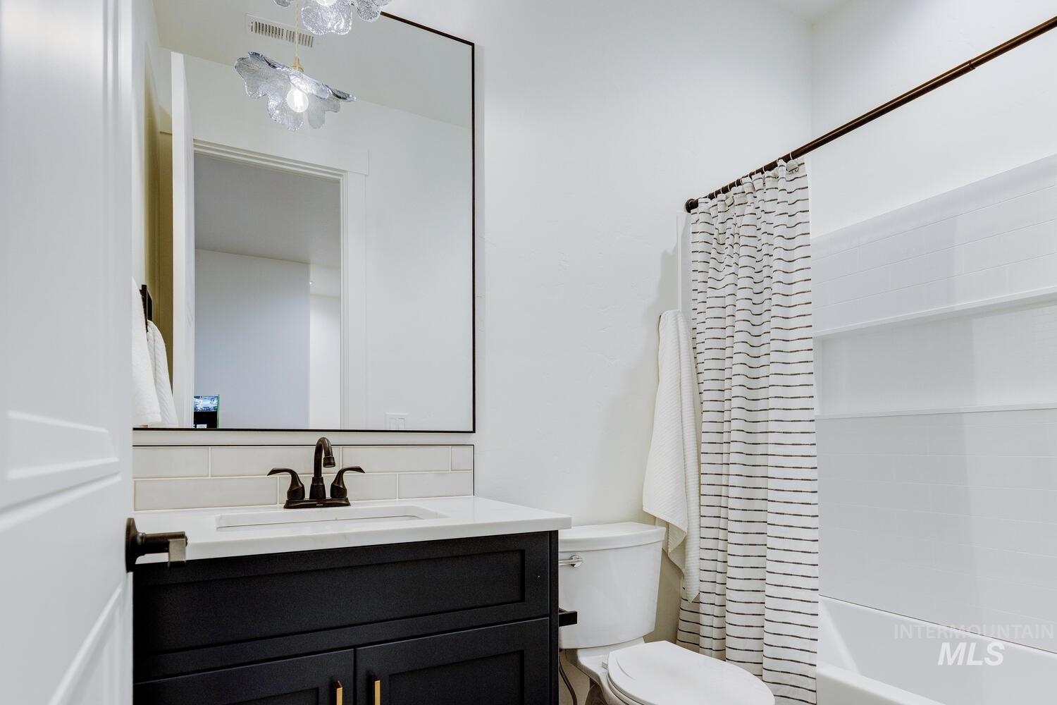 7645 W Lookout View St, Meridian, Idaho 83646, 4 Bedrooms, 4.5 Bathrooms, Residential For Sale, Price $999,999,MLS 98972320