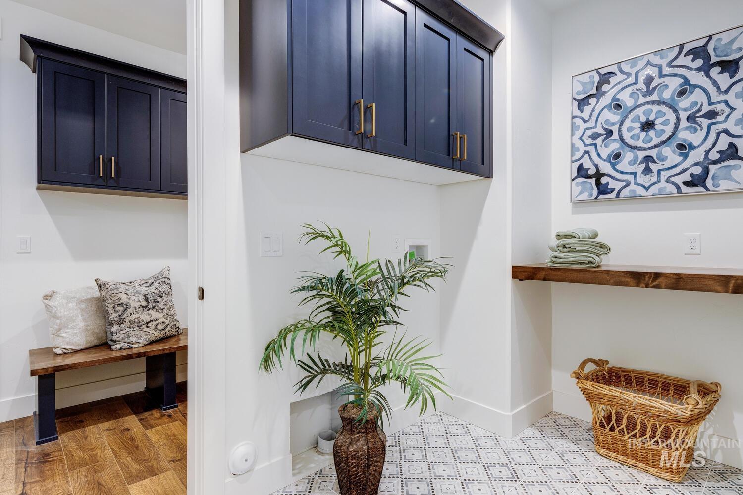 7645 W Lookout View St, Meridian, Idaho 83646, 4 Bedrooms, 4.5 Bathrooms, Residential For Sale, Price $999,999,MLS 98972320