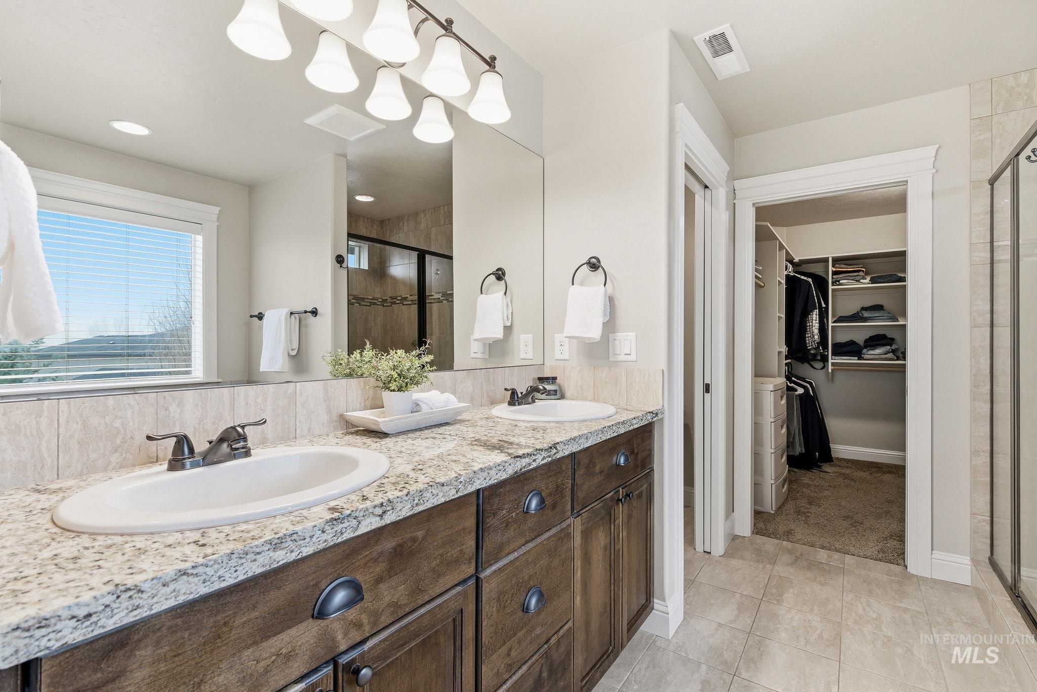 997 N Cygnus, Star, Idaho 83669-5980, 3 Bedrooms, 2.5 Bathrooms, Residential For Sale, Price $579,900,MLS 98972321