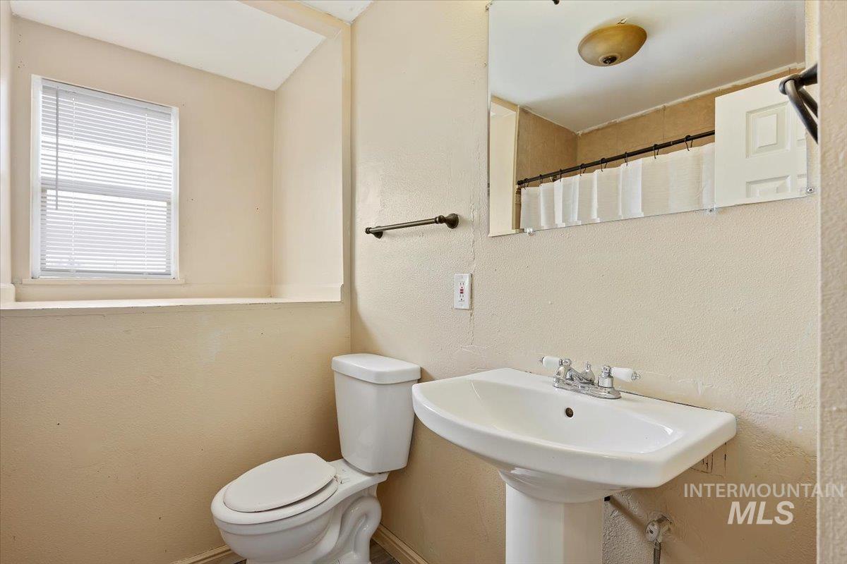 532 W 2nd ave, Gooding, Idaho 83330, 4 Bedrooms, 1 Bathroom, Residential For Sale, Price $280,000,MLS 98972331