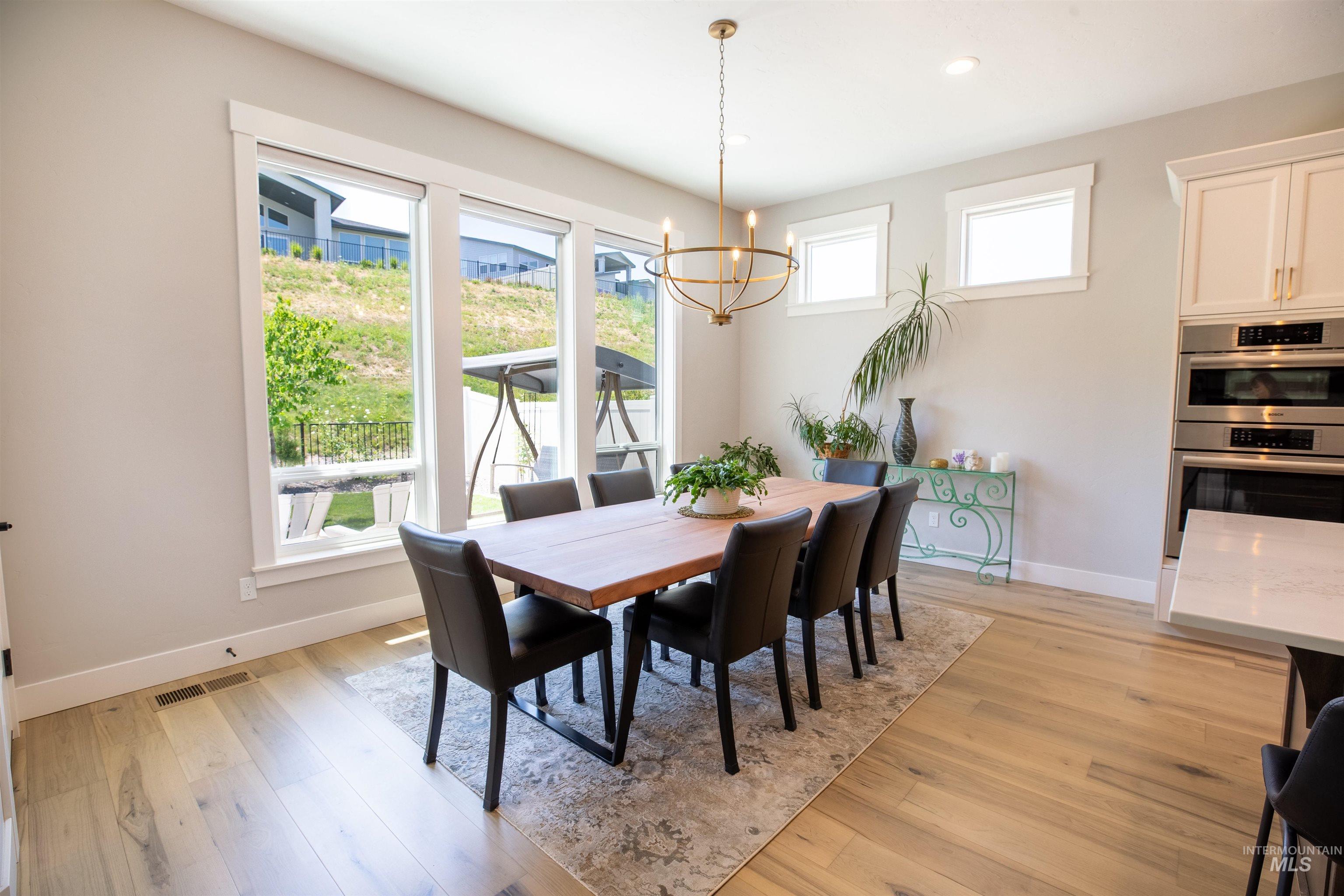 6121 S Cubola Way, Meridian, Idaho 83642, 4 Bedrooms, 2.5 Bathrooms, Residential For Sale, Price $889,000,MLS 98972335