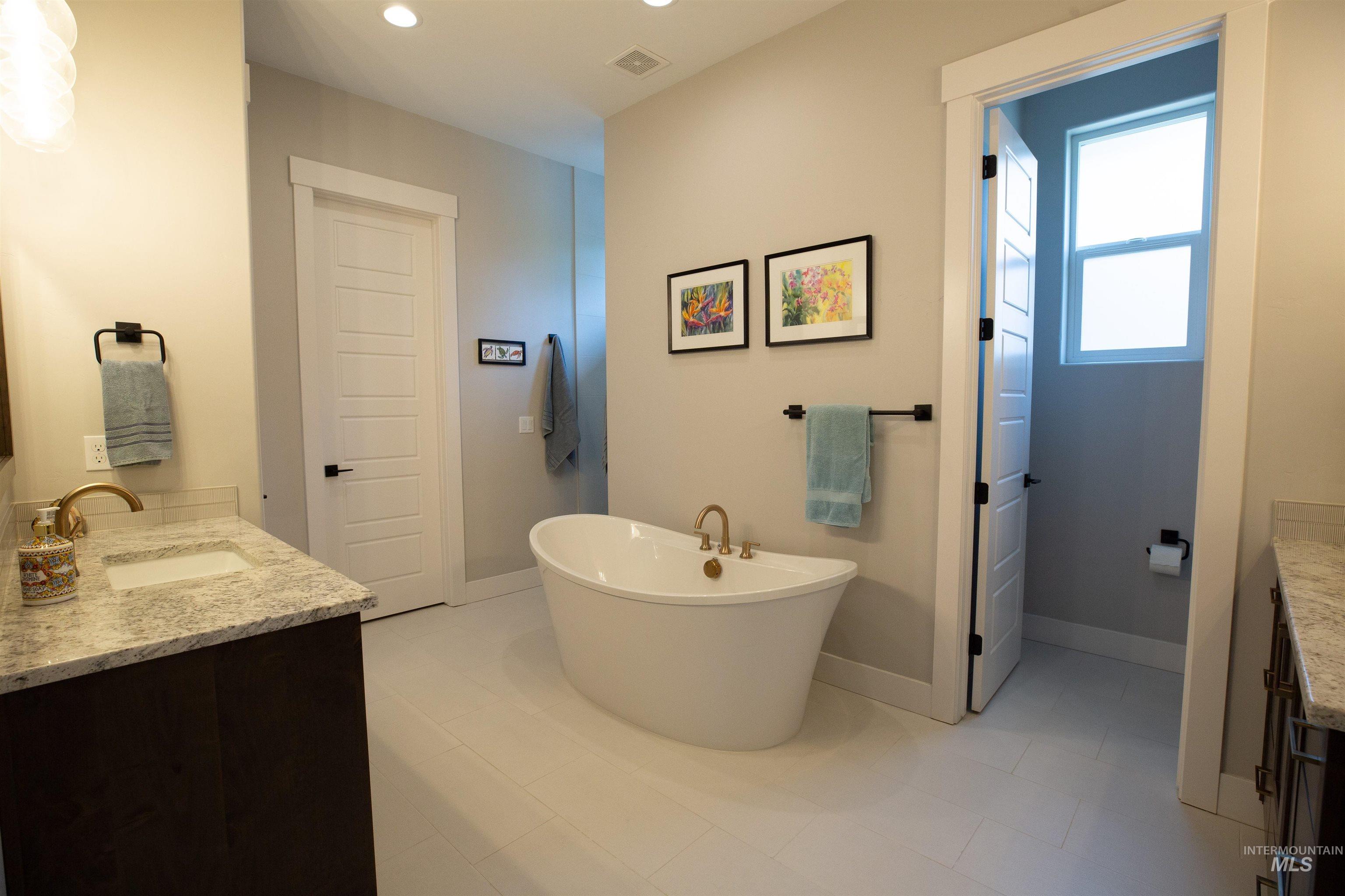 6121 S Cubola Way, Meridian, Idaho 83642, 4 Bedrooms, 2.5 Bathrooms, Residential For Sale, Price $889,000,MLS 98972335