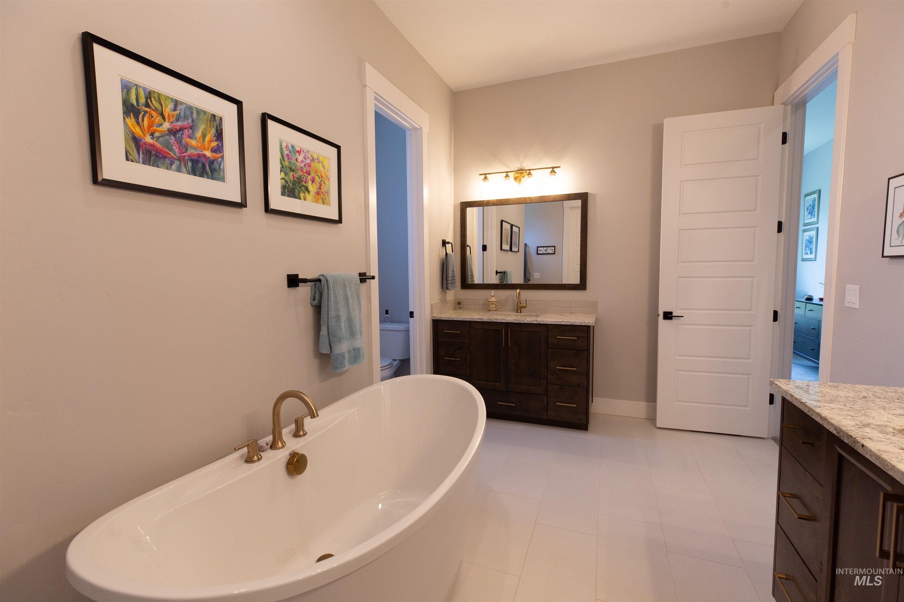 6121 S Cubola Way, Meridian, Idaho 83642, 4 Bedrooms, 2.5 Bathrooms, Residential For Sale, Price $889,000,MLS 98972335