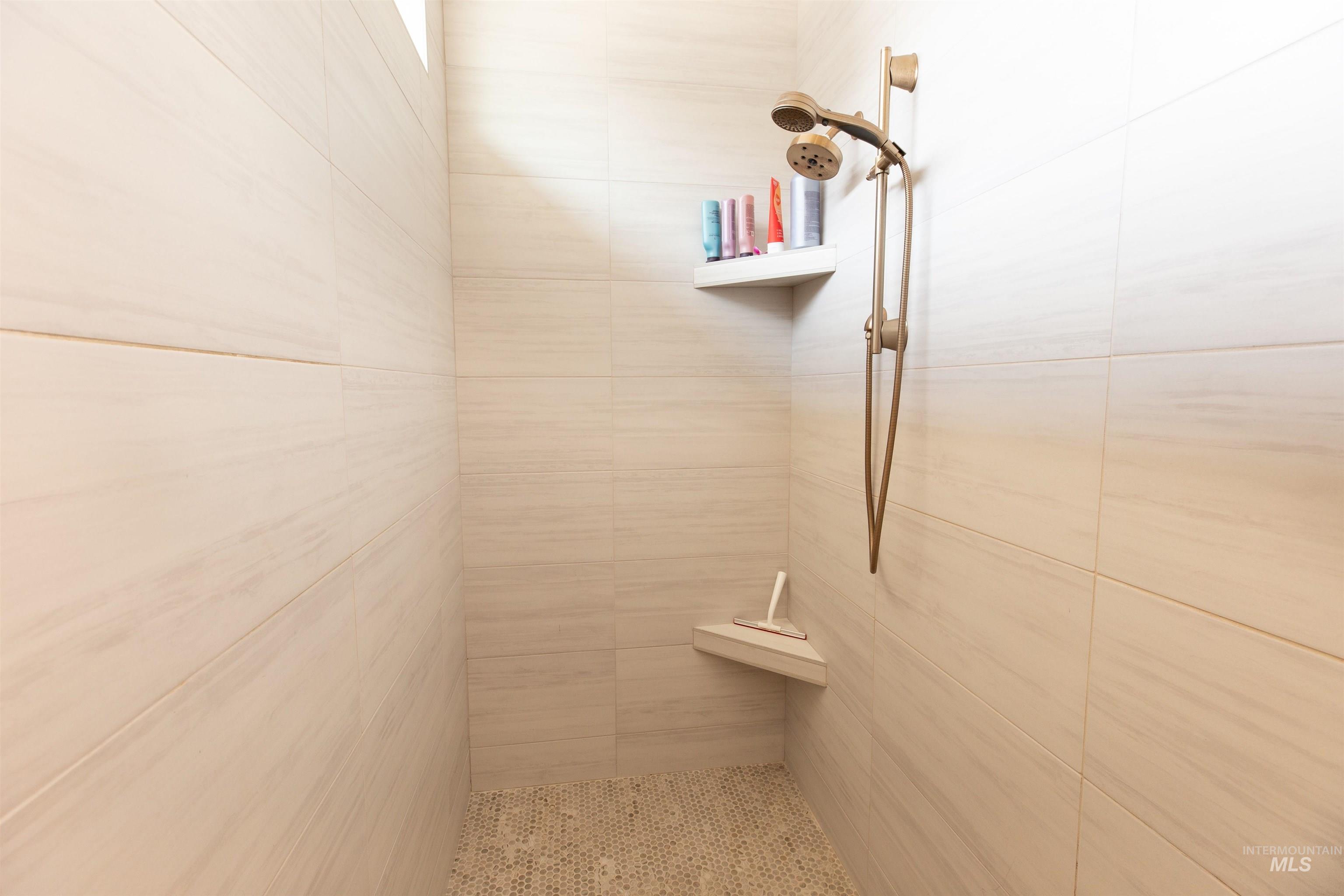 6121 S Cubola Way, Meridian, Idaho 83642, 4 Bedrooms, 2.5 Bathrooms, Residential For Sale, Price $889,000,MLS 98972335