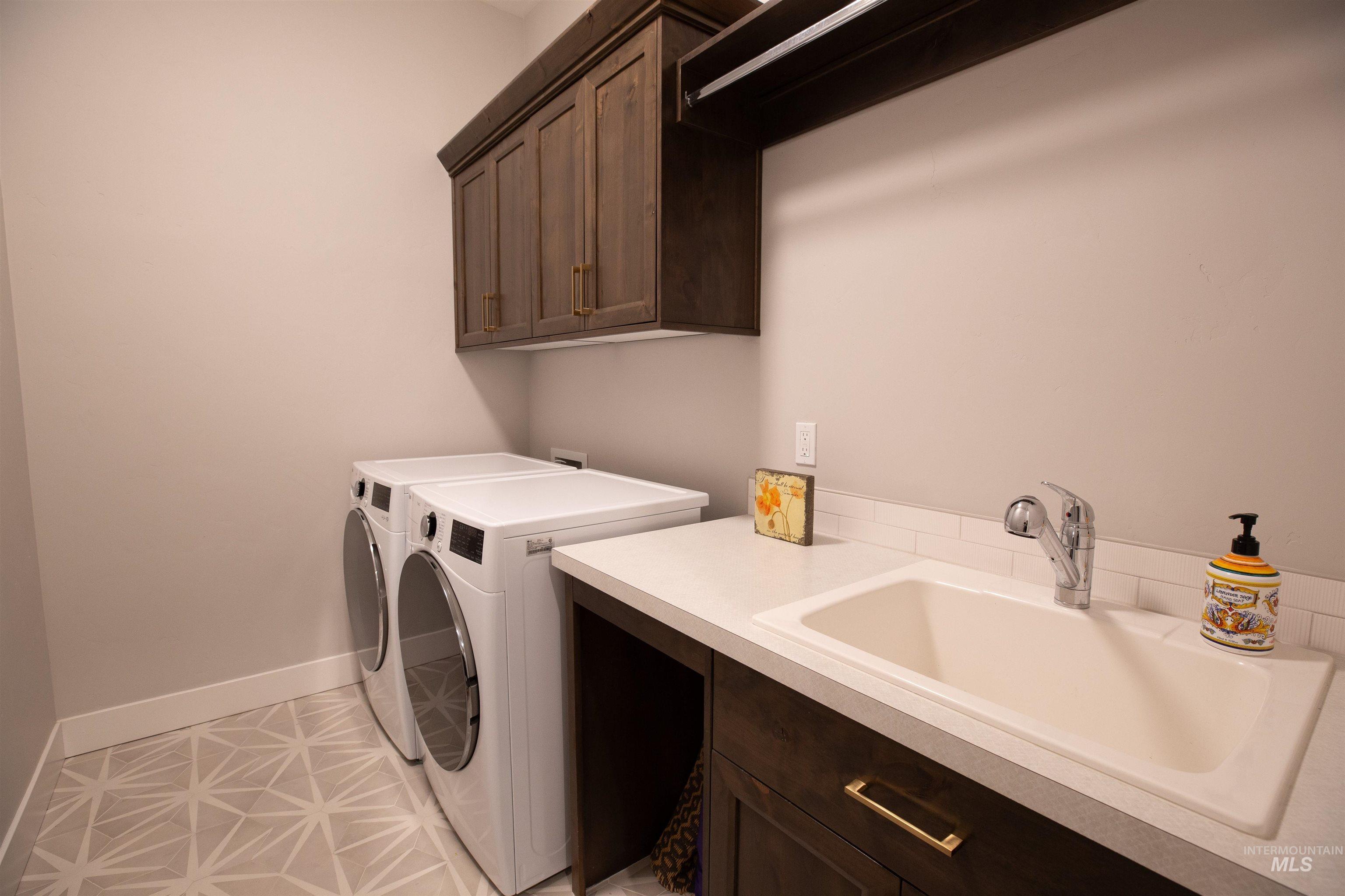 6121 S Cubola Way, Meridian, Idaho 83642, 4 Bedrooms, 2.5 Bathrooms, Residential For Sale, Price $889,000,MLS 98972335