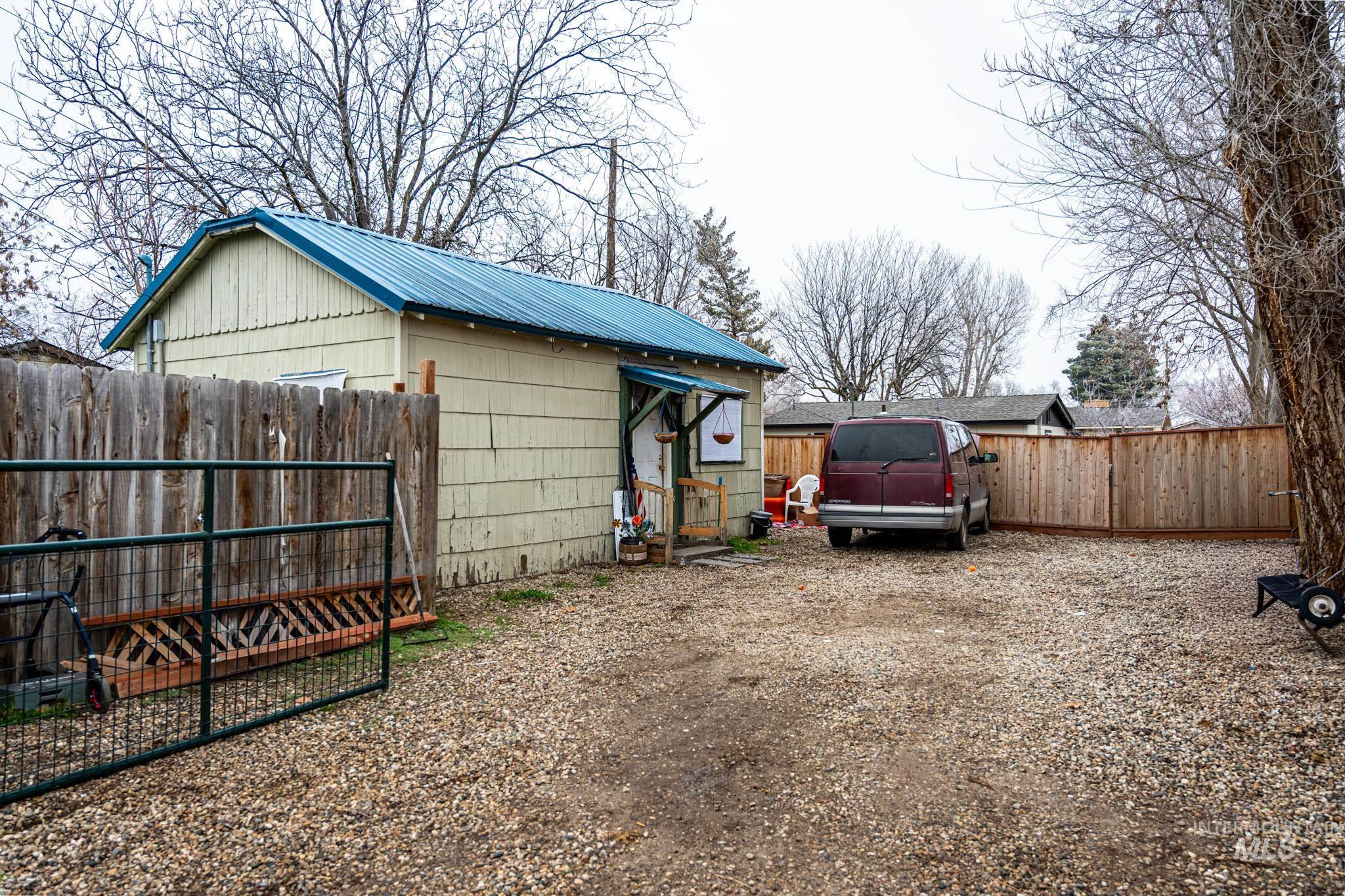 271 NW 7th Street, Ontario, Oregon 97914, 2 Bedrooms, 2 Bathrooms, Rental For Rent, Price $319,000,MLS 98972339