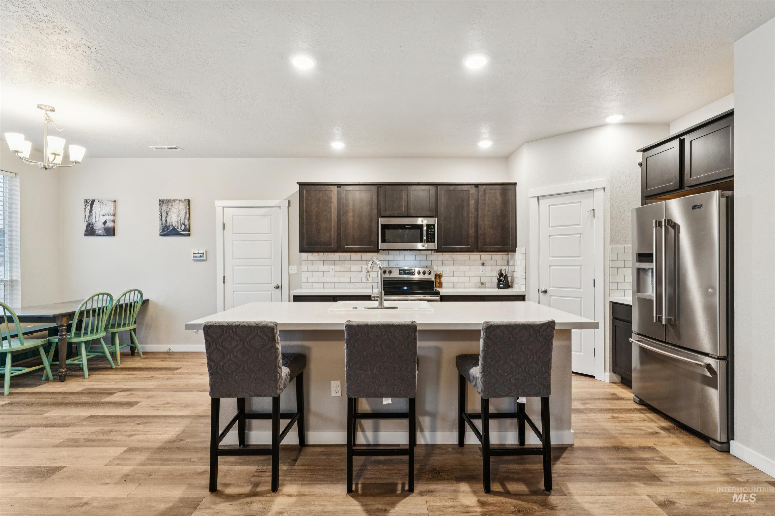 1093 N Bowknot Lake Place, Star, Idaho 83669, 5 Bedrooms, 3 Bathrooms, Residential For Sale, Price $590,000,MLS 98972341