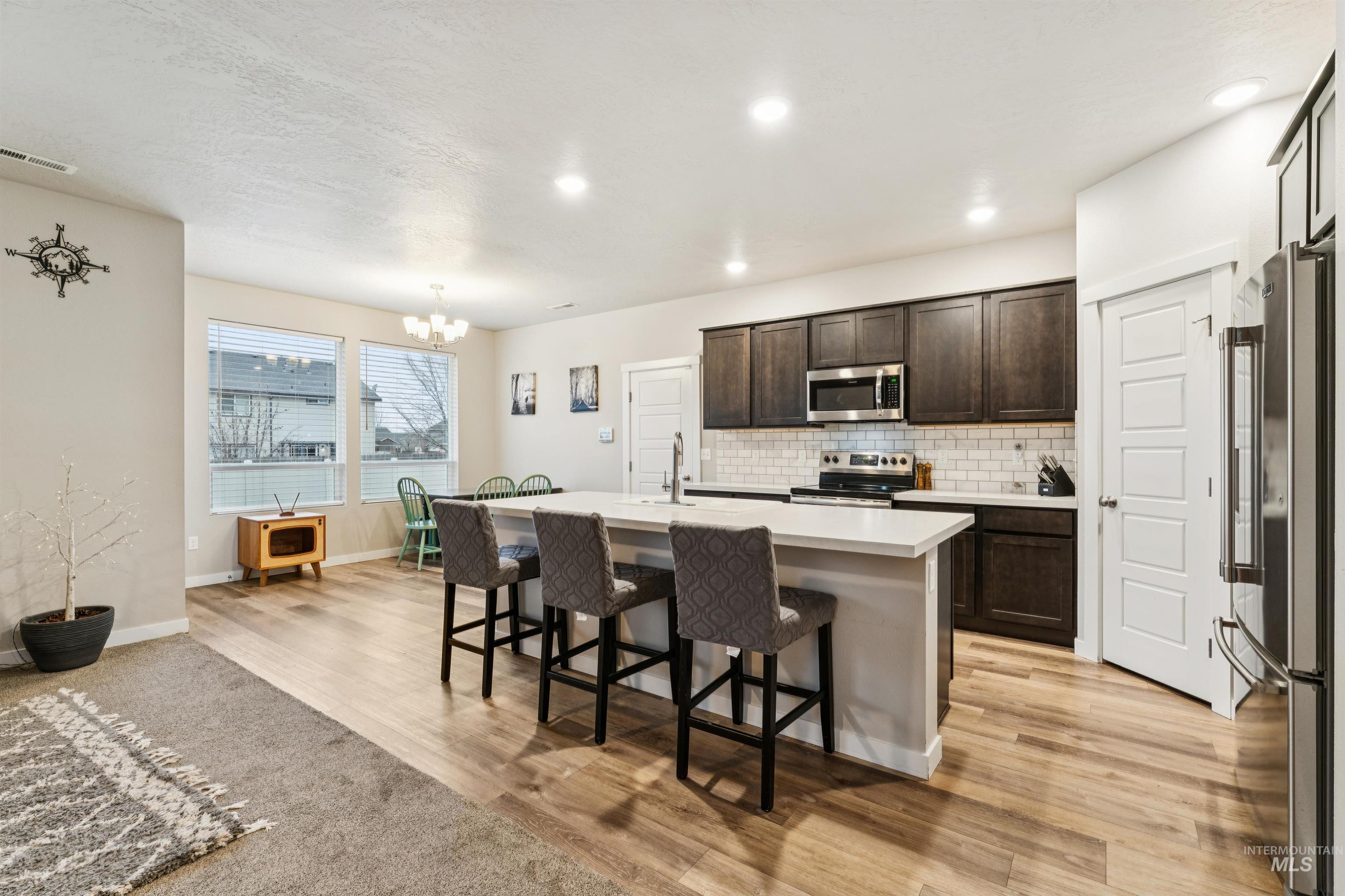 1093 N Bowknot Lake Place, Star, Idaho 83669, 5 Bedrooms, 3 Bathrooms, Residential For Sale, Price $590,000,MLS 98972341