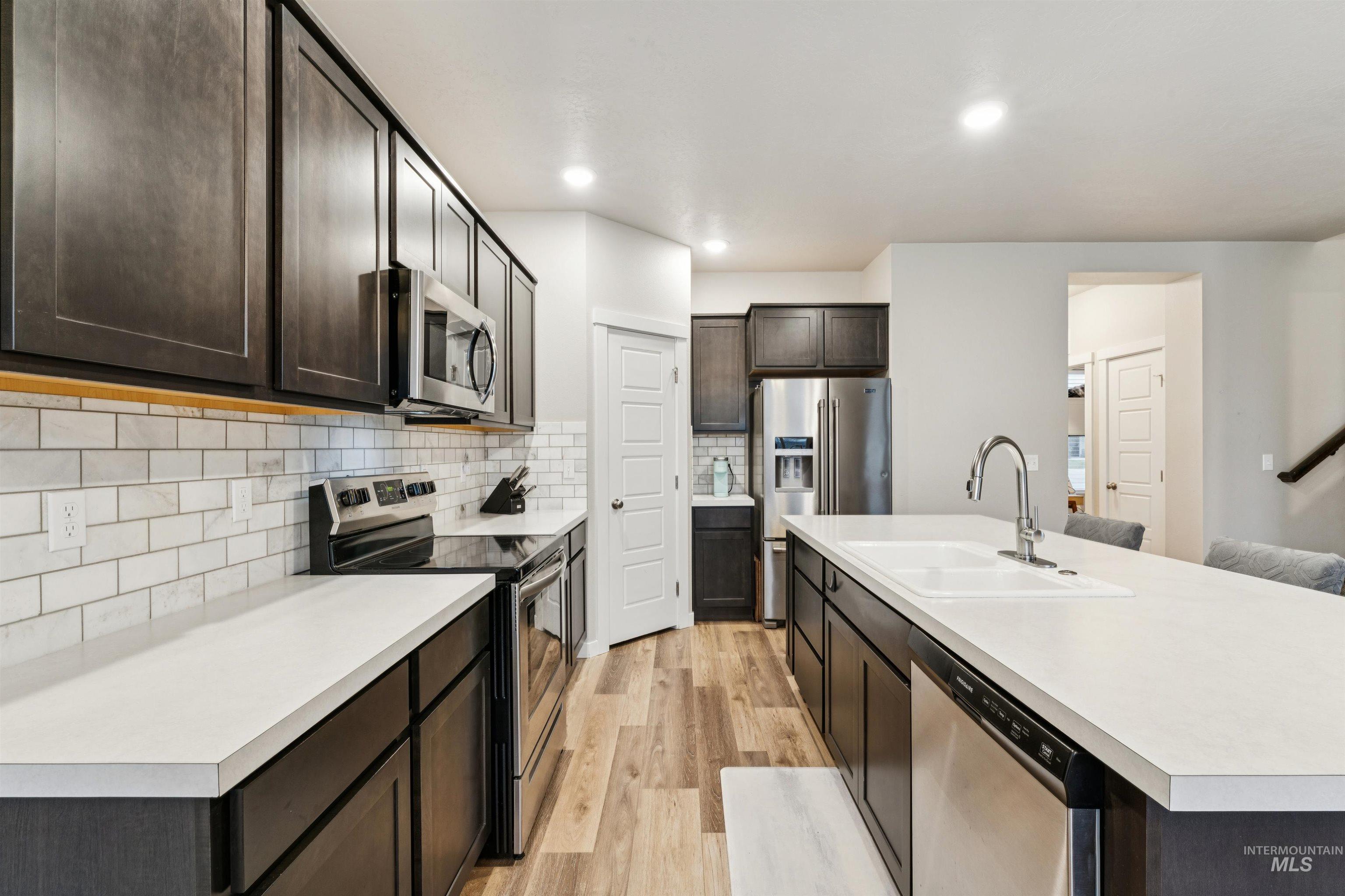 1093 N Bowknot Lake Place, Star, Idaho 83669, 5 Bedrooms, 3 Bathrooms, Residential For Sale, Price $590,000,MLS 98972341